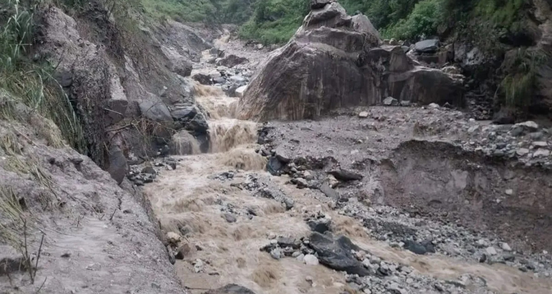 હિમાચલ: શિમલાના રામપુરમાં વાદળ ફાટવાથી ભયનો માહોલ, વીડિયો સામે આવ્યો