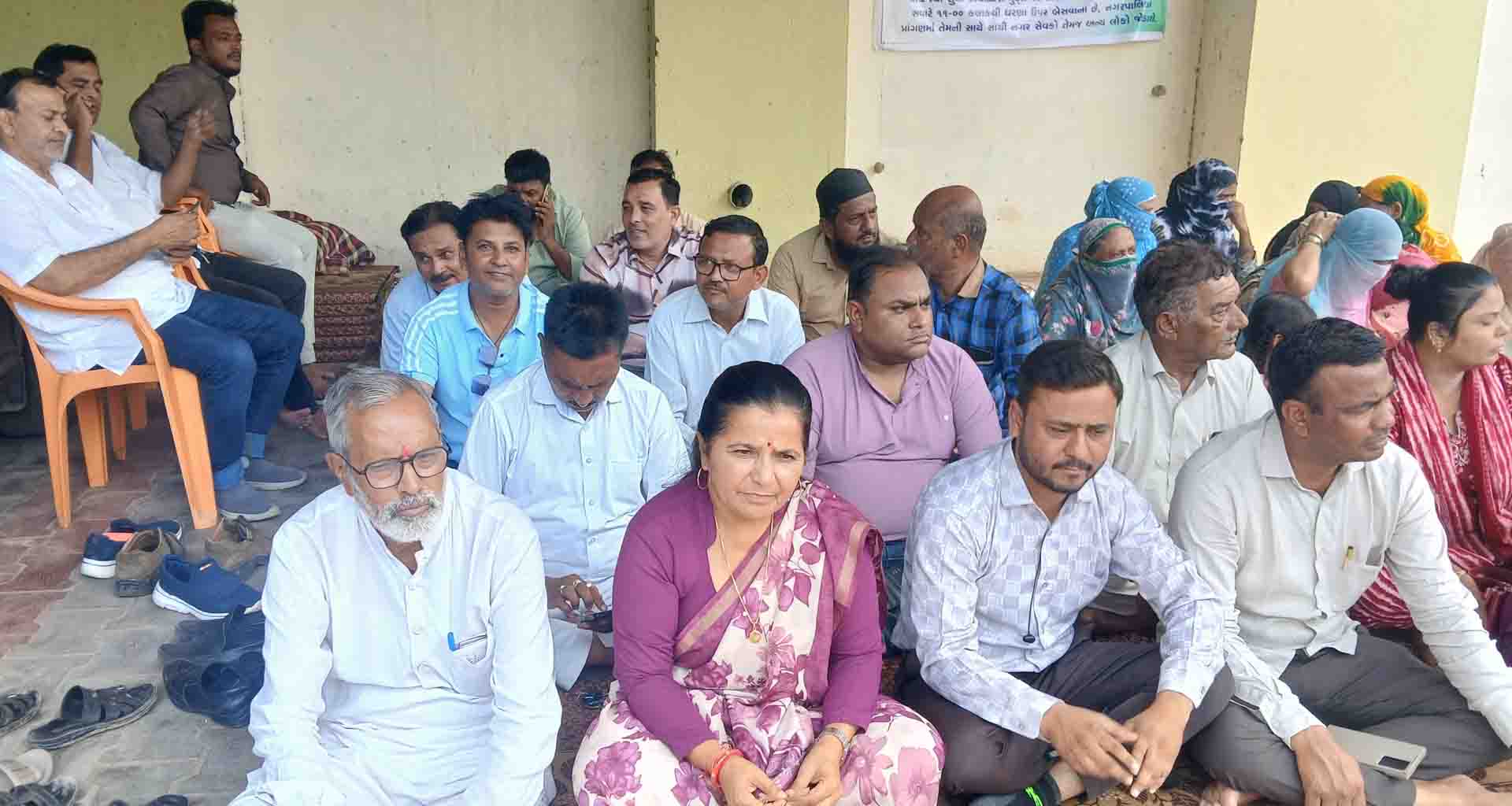 પાલનપુર પાલિકા સામે વિપક્ષી નગરસેવકના ધરણાં