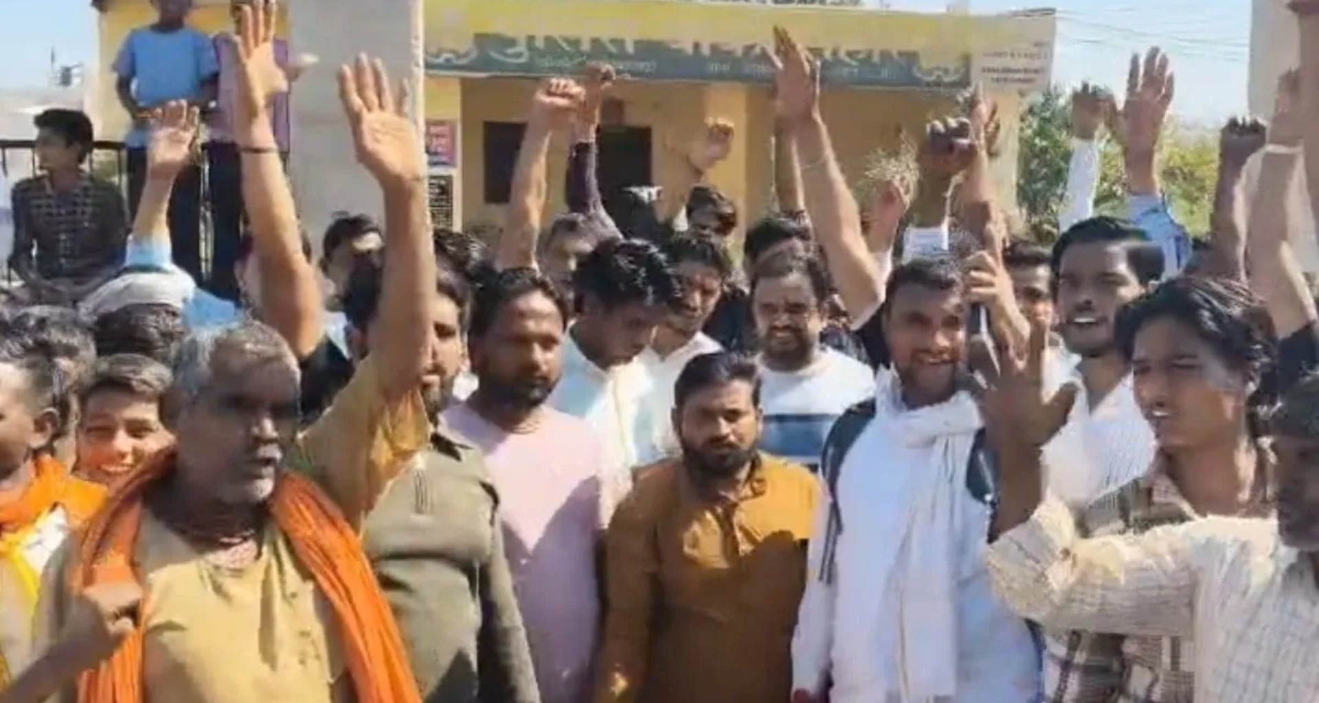 મહાશિવરાત્રી પર શિવ મંદિરમાં પાણી ચઢાવવાને લઈને મસ્જિદ સામે વિવાદ; ભારે પોલીસ બંદોબસ્ત તૈનાત