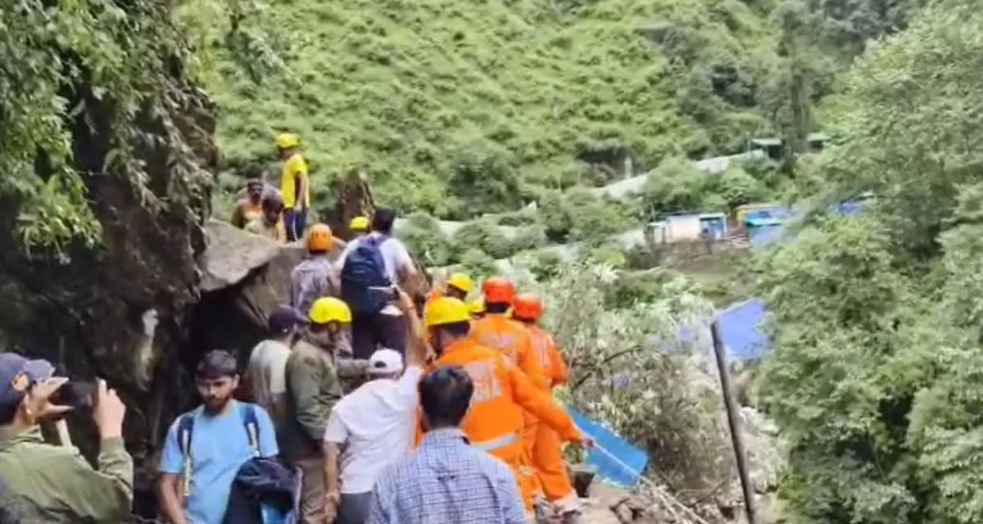 રુદ્રપ્રયાગમાં ભારે વરસાદ, પહાડો પરથી પથ્થરો પડ્યા, કેદારનાથ જતો રસ્તો બ્લોક