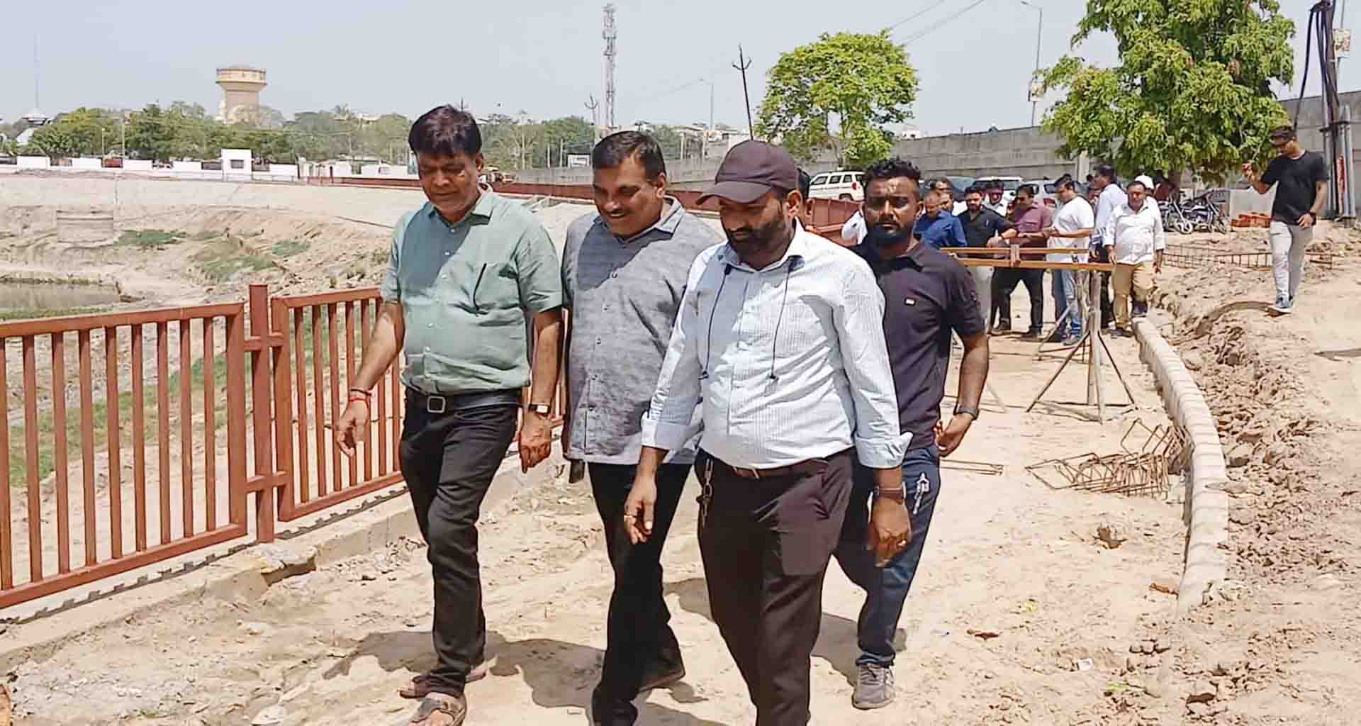 પાલનપુર માન સરોવર તળાવના જળચર જીવોને બાજુમાં ખાડો ખોદી સ્થળાંતર આશ્રય અપાશે