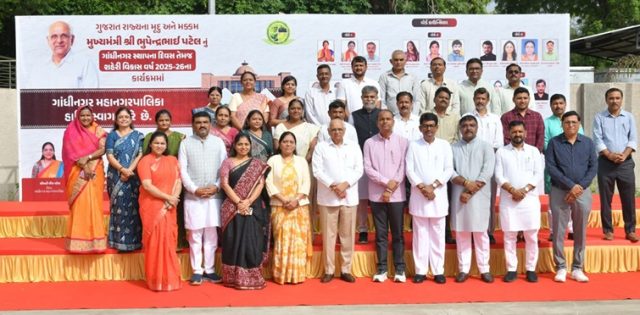 મુખ્યમંત્રીશ્રી ભુપેન્દ્ર પટેલે શહેરી વિકાસ વર્ષ ૨૦૨૫માં રાજ્યના મહાનગરો અને નગરોને પોતાના આગવા વિકાસ વિઝન સાથેના રોડ મેપ તૈયાર કરીને તેના અમલ માટેના ટાઈમ બાઉન્ડ પ્લાનિંગ માટે પ્રેરક આહ્વાન કર્યું