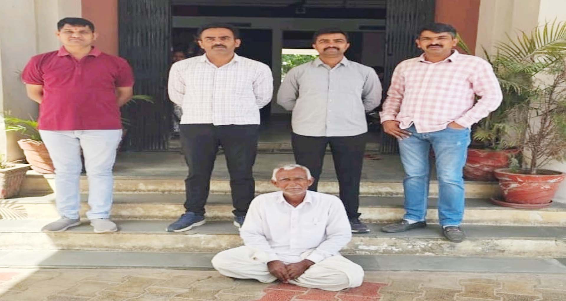 એનડીપીએસ કેસનો ૩૦ વર્ષથી નાસતો-ફરતો વોન્ટેડ આરોપી પકડાયો