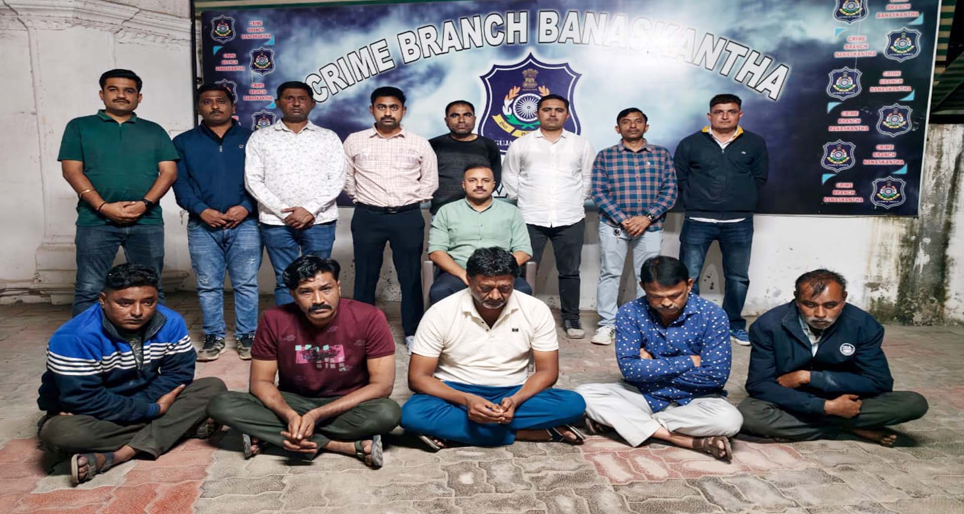 પાલનપુરમાં નાની બજારના રહેણાંક મકાનમાંથી જુગાર રમતા ઈસમો ઝડપાયા