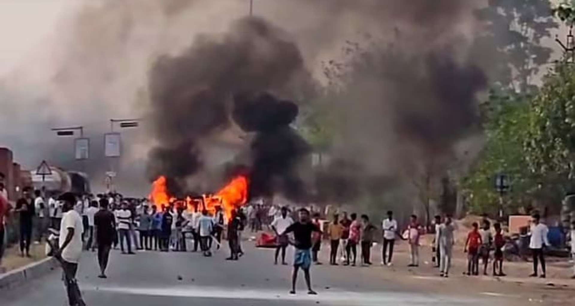 મુર્શિદાબાદ હિંસાની SIT તપાસની માંગ કરતી અરજી સુપ્રીમ કોર્ટે ફગાવી દીધી