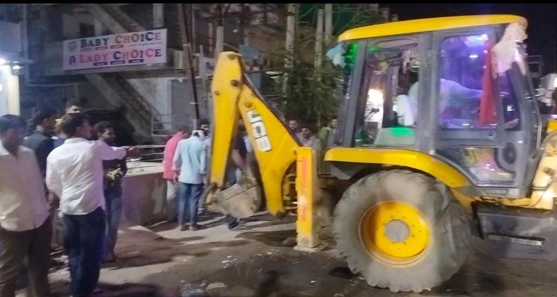 ડીસા પાલિકાની ઘોર બેદરકારી: ખુલ્લી ગટરમાં ગાય ખાબકતા જીવદયા પ્રેમીઓમાં ભારે રોષ