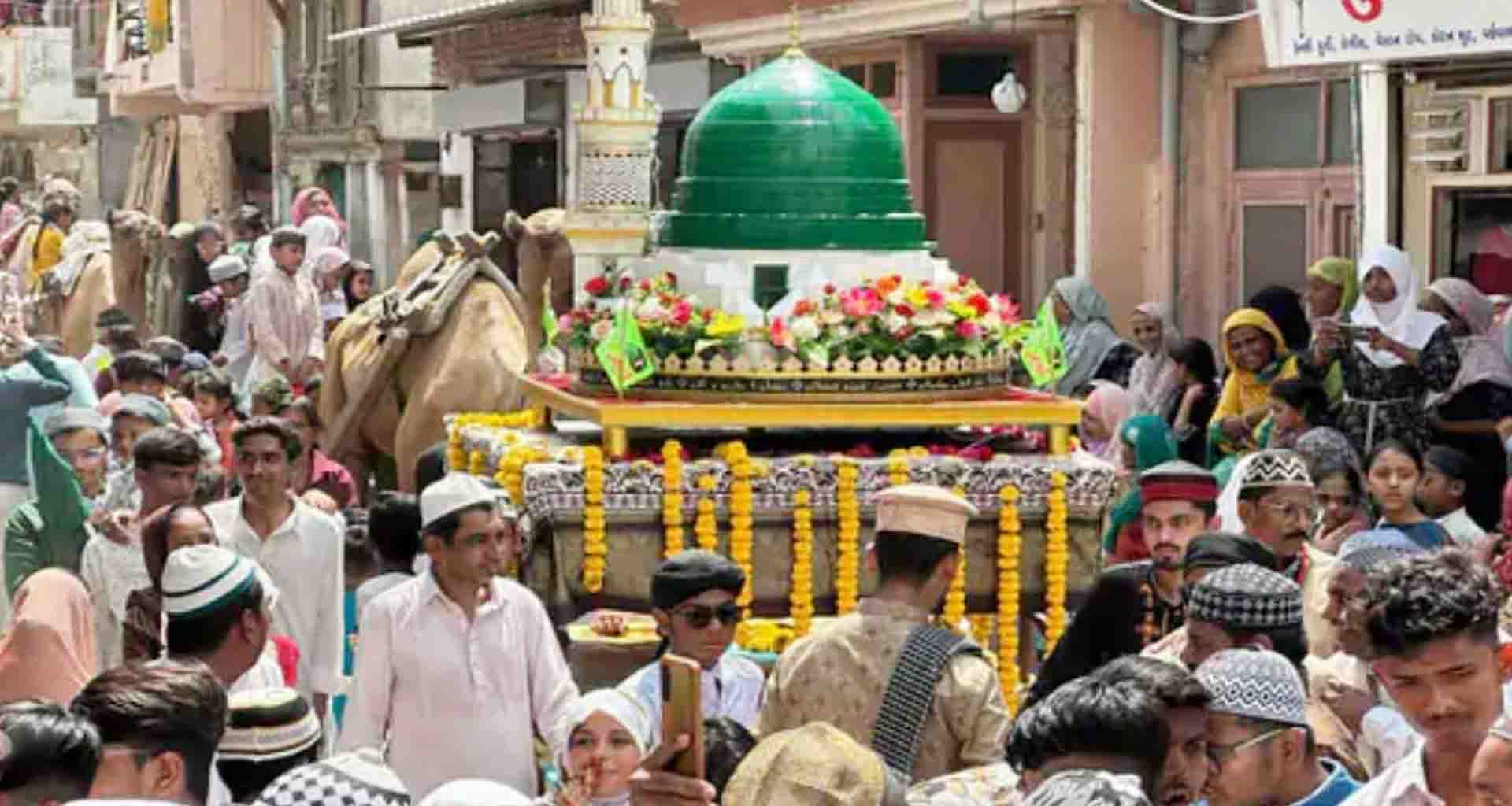 પાટણમાં મુસ્લિમ બિરાદરોની વિશાળ ઉપસ્થિતિમાં ઈદે મીલાદુન્નબી પર જુલુસ નિકળ્યું