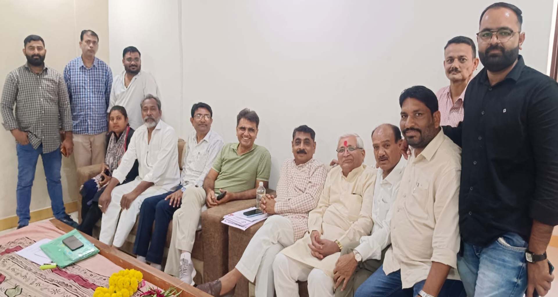 ડીસા નગરપાલિકામાં કોંગ્રેસના 'પંજા'નો માસ્ટર પ્લાન : તમામ 44 બેઠકો પર એકલે હાથે લડવાની રણનીતિ તૈયાર