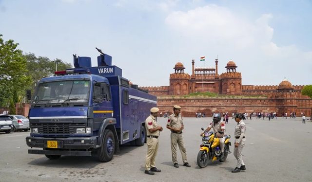 સ્વતંત્રતા દિવસની ઉજવણીના થોડા દિવસો પહેલા લાલ કિલ્લા પર શોધખોળ દરમિયાન બે ગોળીઓના ખોખા મળી આવ્યા