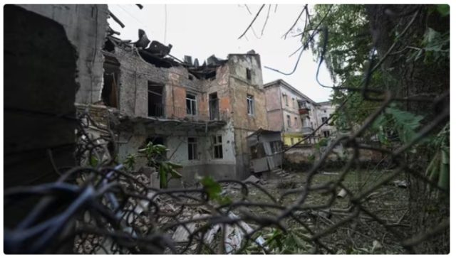 પશ્ચિમ યુક્રેનના ચેર્નિવત્સીમાં રશિયાના ડ્રોન અને મિસાઇલ હુમલામાં બે લોકોના મોત