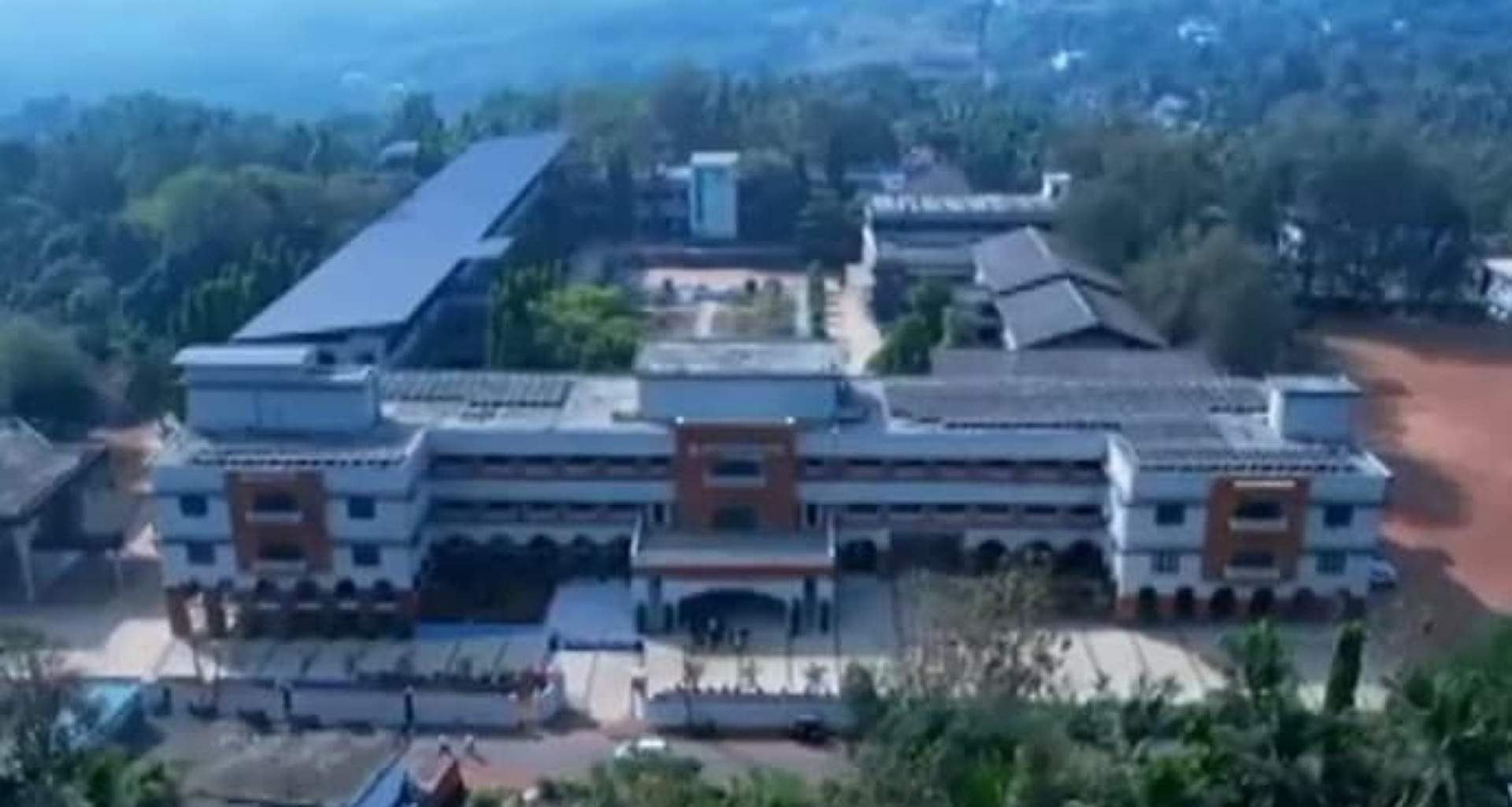 'વક્ફ જમીન' પર કેરળ કોલેજનો વિવાદ, મુખ્યમંત્રીએ IUML પર જમીન હડપ કરવાનો આરોપ લગાવ્યો