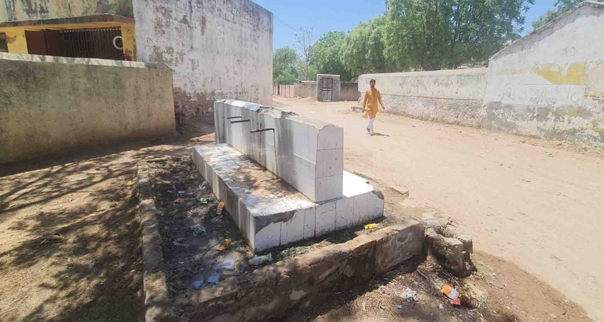 નલ સે જલ યોજનાનો ફિયાસ્કો; ભાભરના ચેમ્બુવા નવા અને જૂના ગામે પીવાના પાણીની રાડ