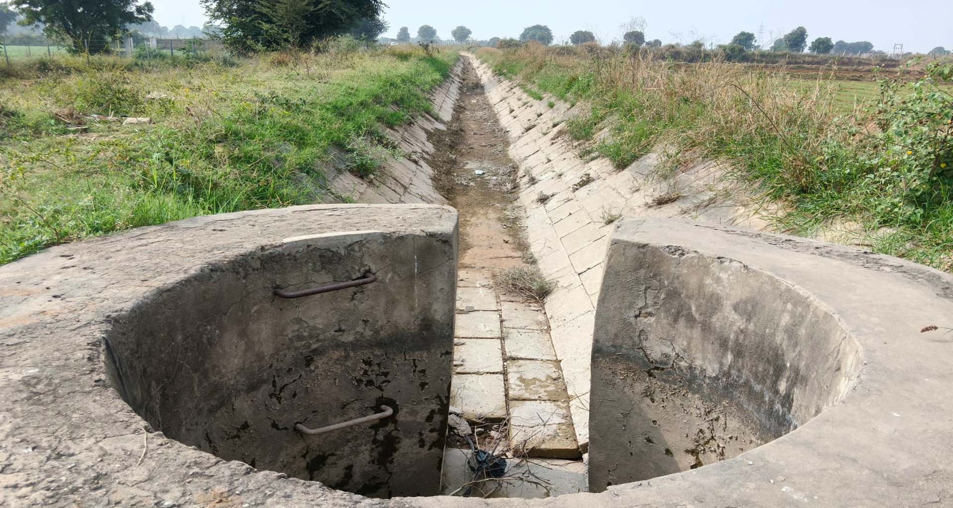 વડગામના મુક્તેશ્વર ડેમ જમણા કાંઠાની મુખ્ય નહેરનું સફાઈ કામ સંદર્ભે ખેડૂતોએ અસંતોષ વ્યક્ત કર્યો