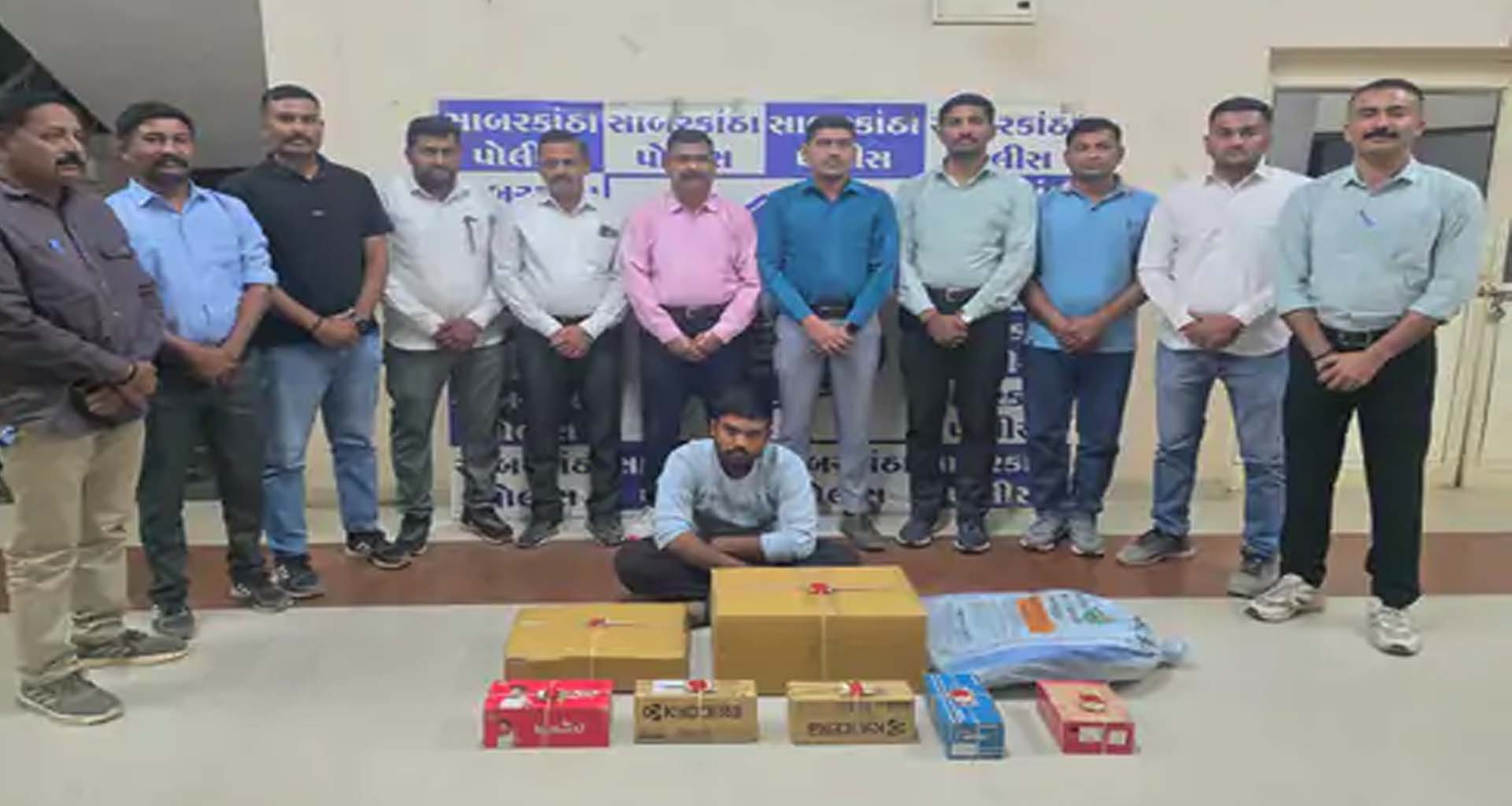 સાબરકાંઠા SOGએ 25 કિલો વિસ્ફોટક સામગ્રી સાથે એકને ઝડપ્યો : રૂ.53,592નો મુદ્દામાલ જપ્ત કરાયો