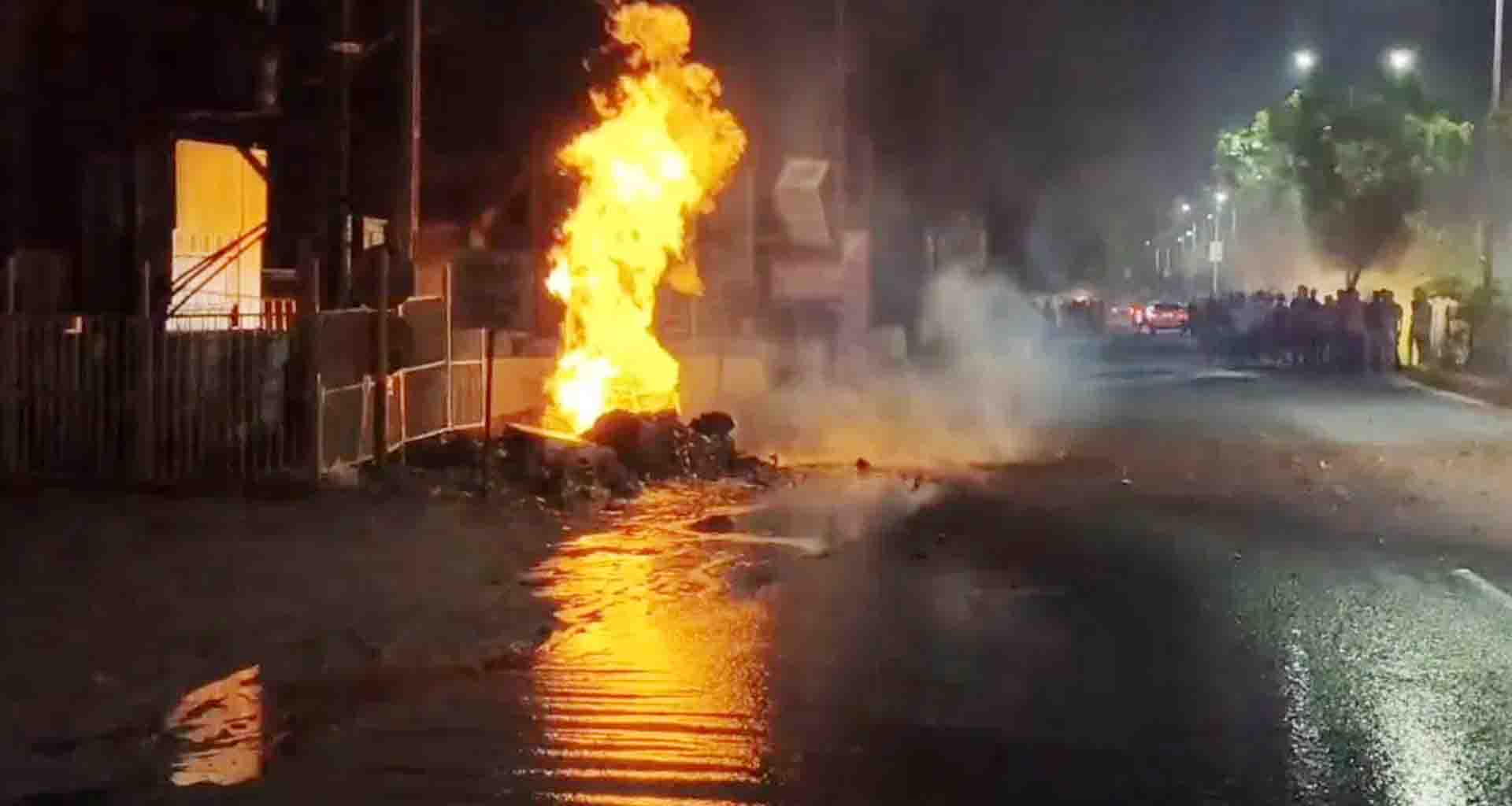 કડી છત્રાલ હાઈવે પર કચરાના ઢગલામાં લાગી આગ ભારે જહેમત બાદ આગ પર કાબુ જાનહાની ટળી