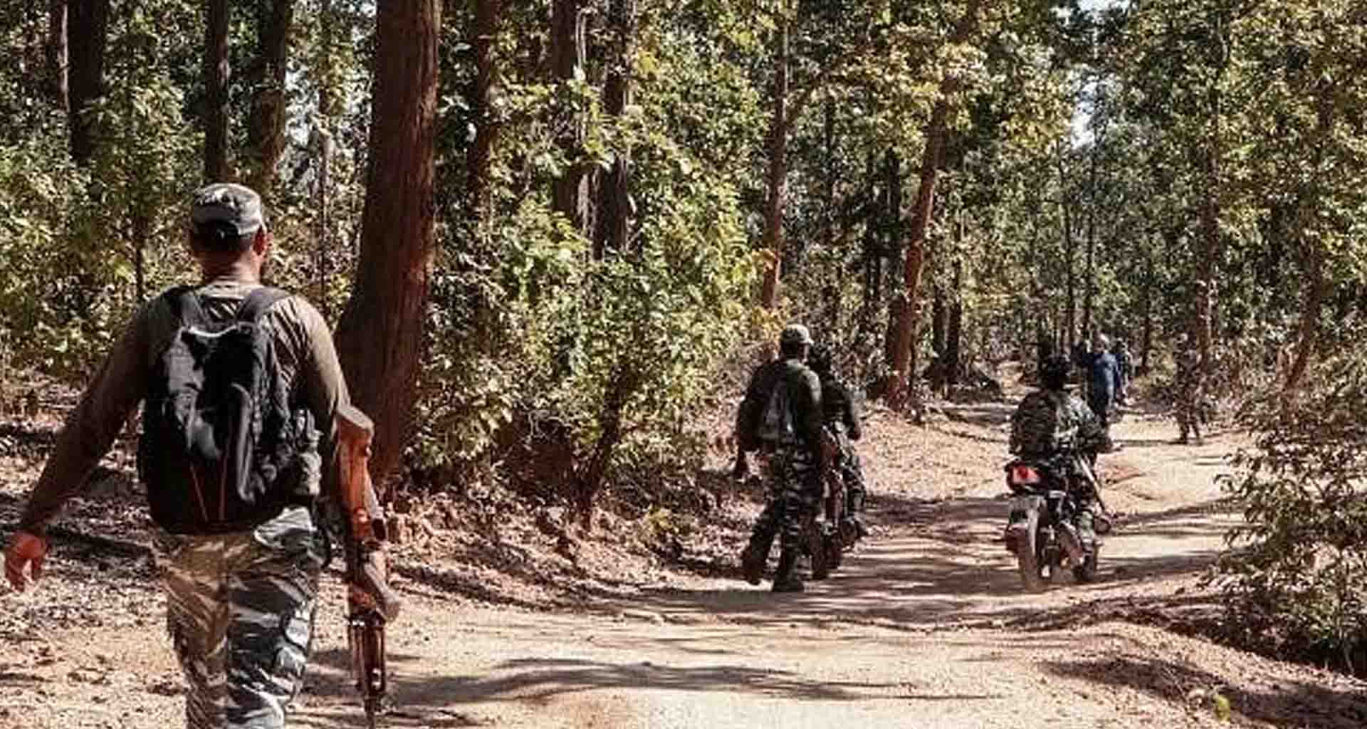 છત્તીસગઢના સુકમા જિલ્લામાં 33 નક્સલીઓએ સુરક્ષા દળો સમક્ષ આત્મસમર્પણ