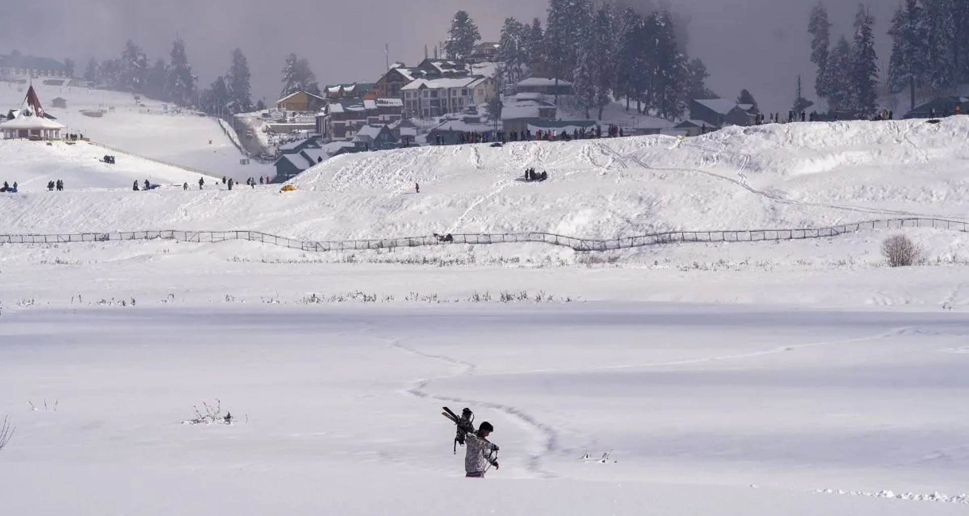 જમ્મુ-કાશ્મીરમાં ઠંડીનો કહેર, પહેલગામમાં તાપમાન શૂન્યથી 10.4 ડિગ્રી નીચે