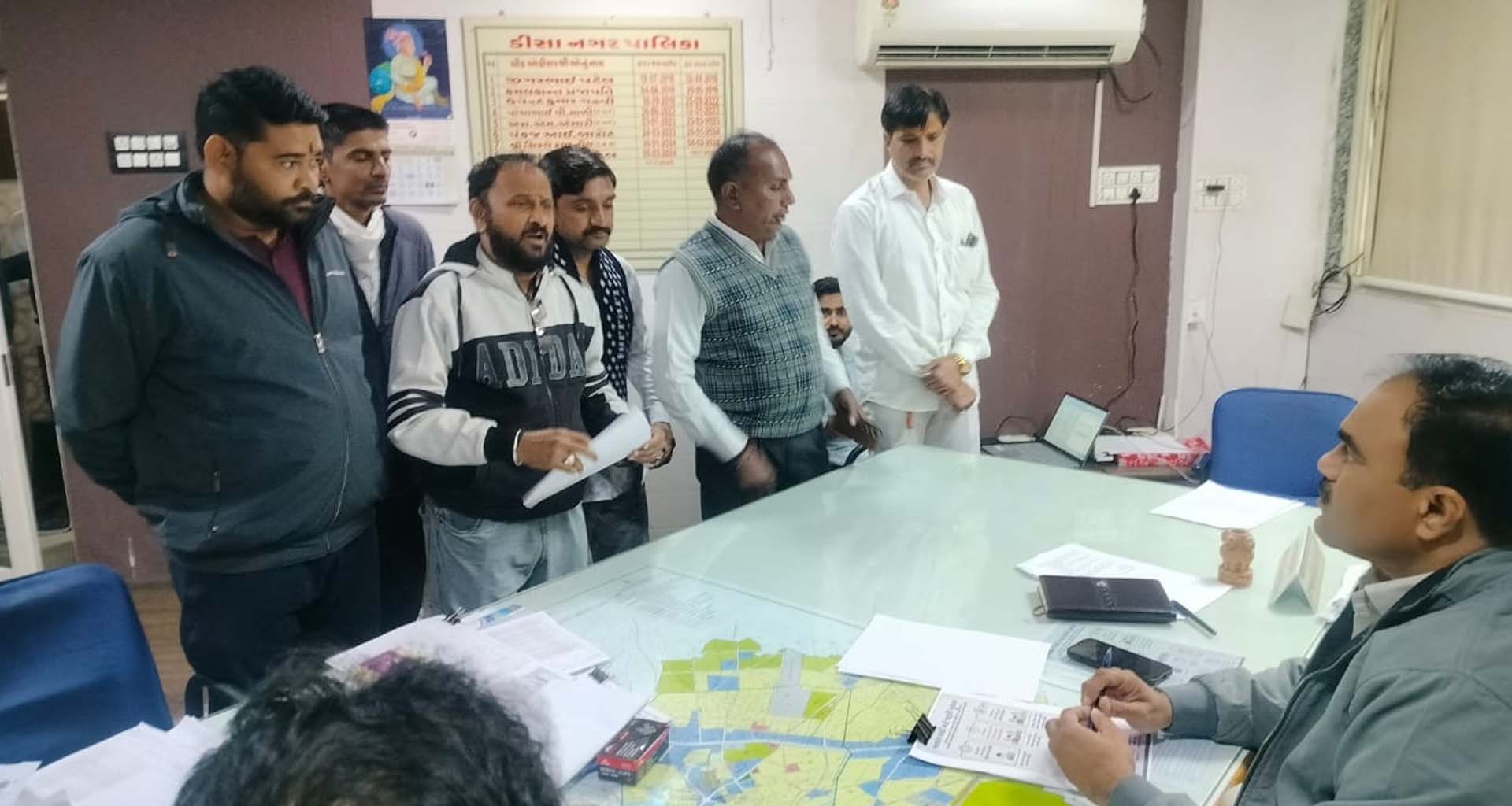 ડીસાના વણઝારા વાસમાં ચાલતું ગેરકાયદે કતલખાનું બંધ કરાવવા જીવદયાપ્રેમીઓ મેદાને