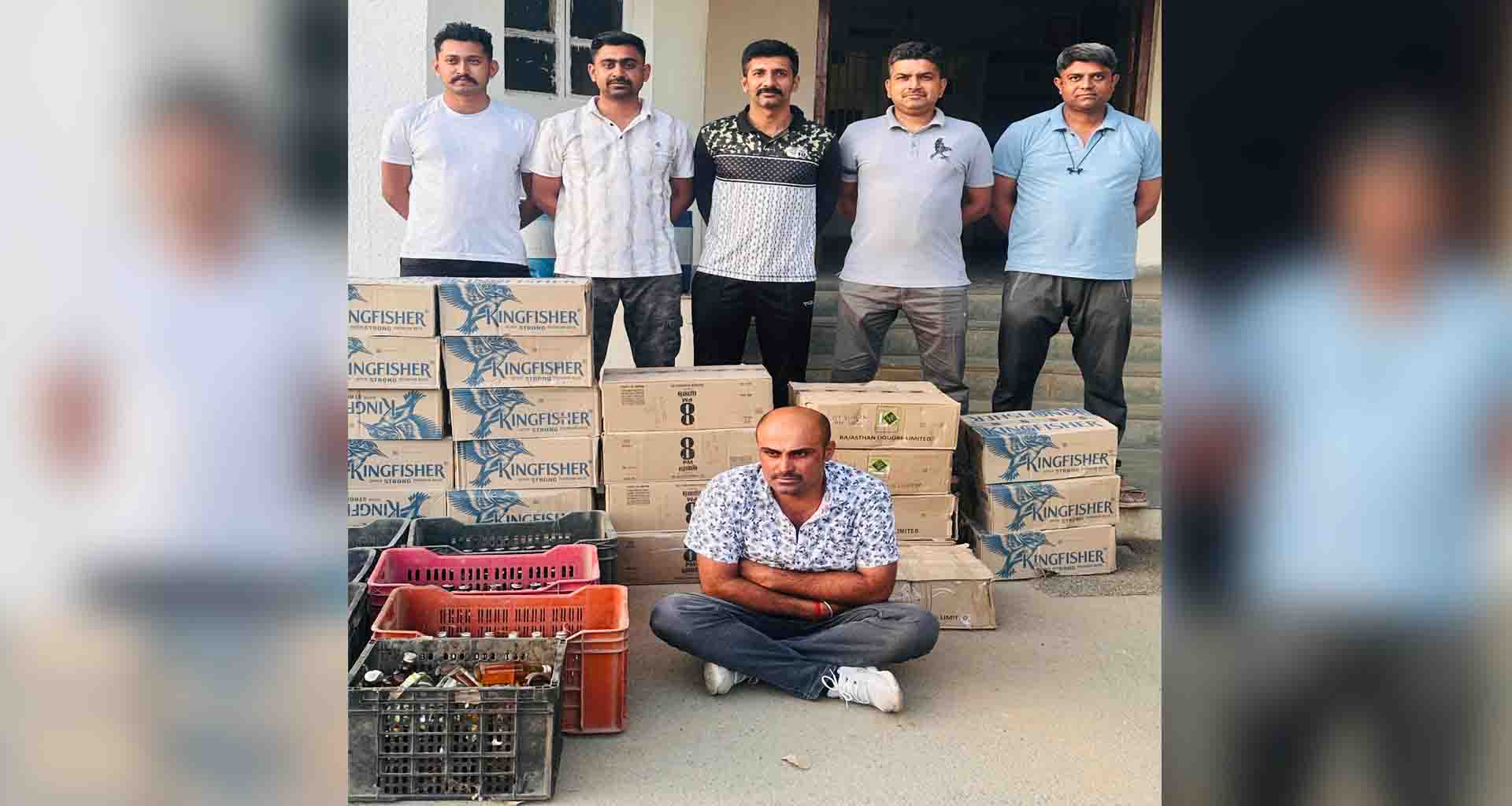 એલસીબીએ પાંથાવાડા માંથી વિદેશી દારૂ ભરેલ કાર ઝડપી