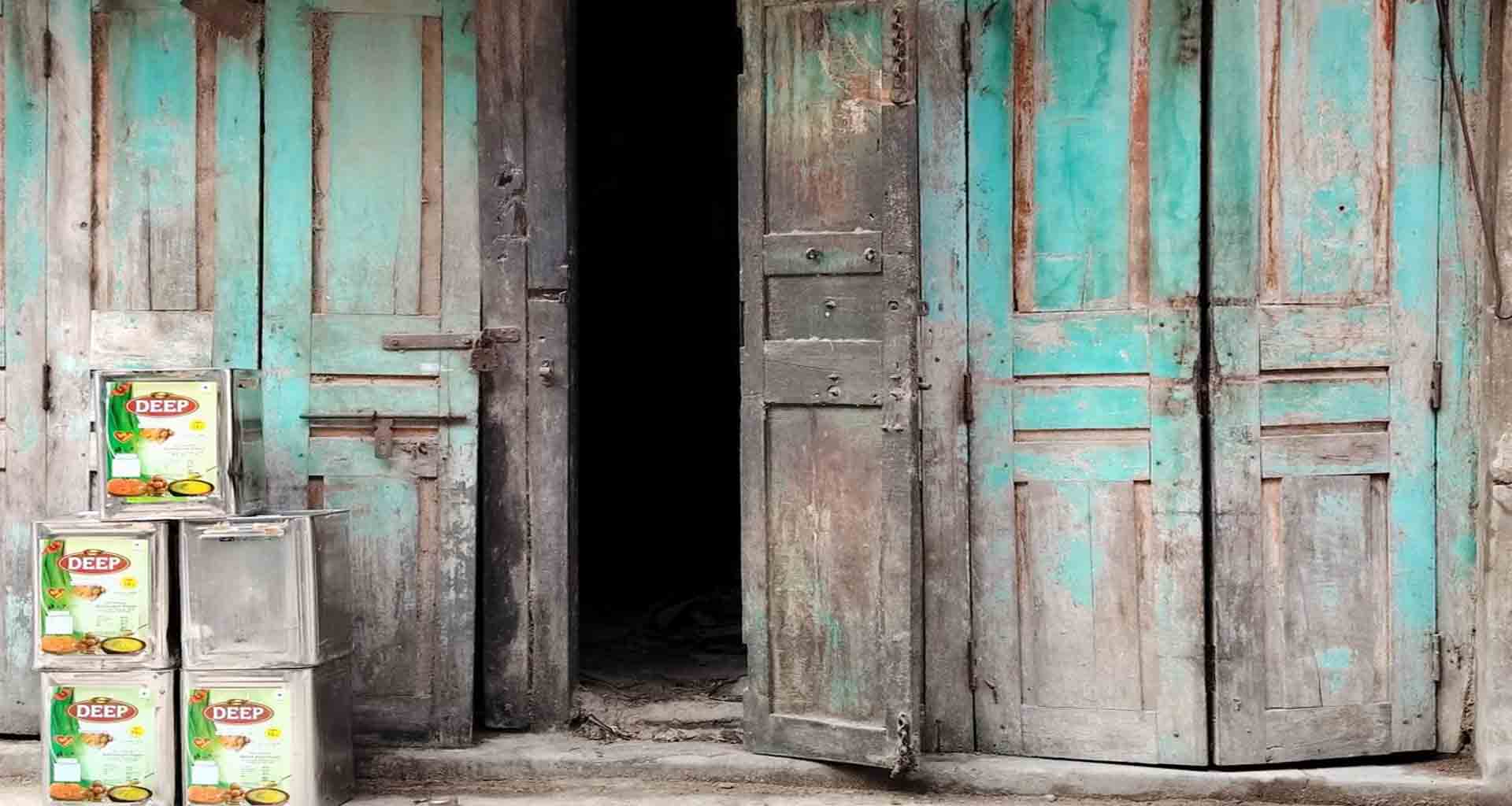 તસ્કરોનો તરખાટ; સાબરકાંઠાના વડાલીમાં એક જ રાતમાં ચાર દુકાનોના તાળાં તૂટયા