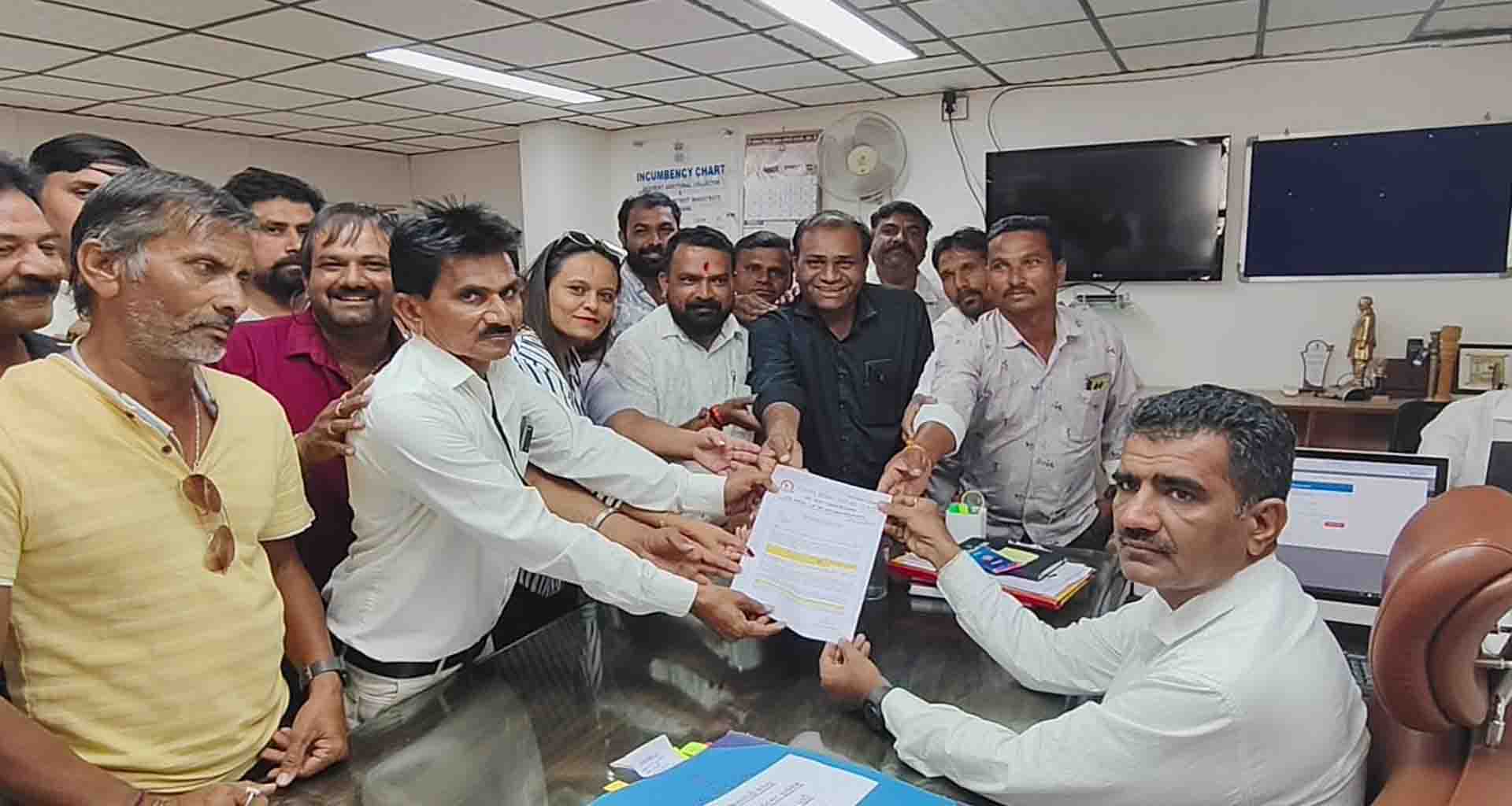 મહેસાણા જિલ્લા પત્રકાર એકતા પરિષદ દ્વારા જિલ્લા કલેકટરને આવેદન