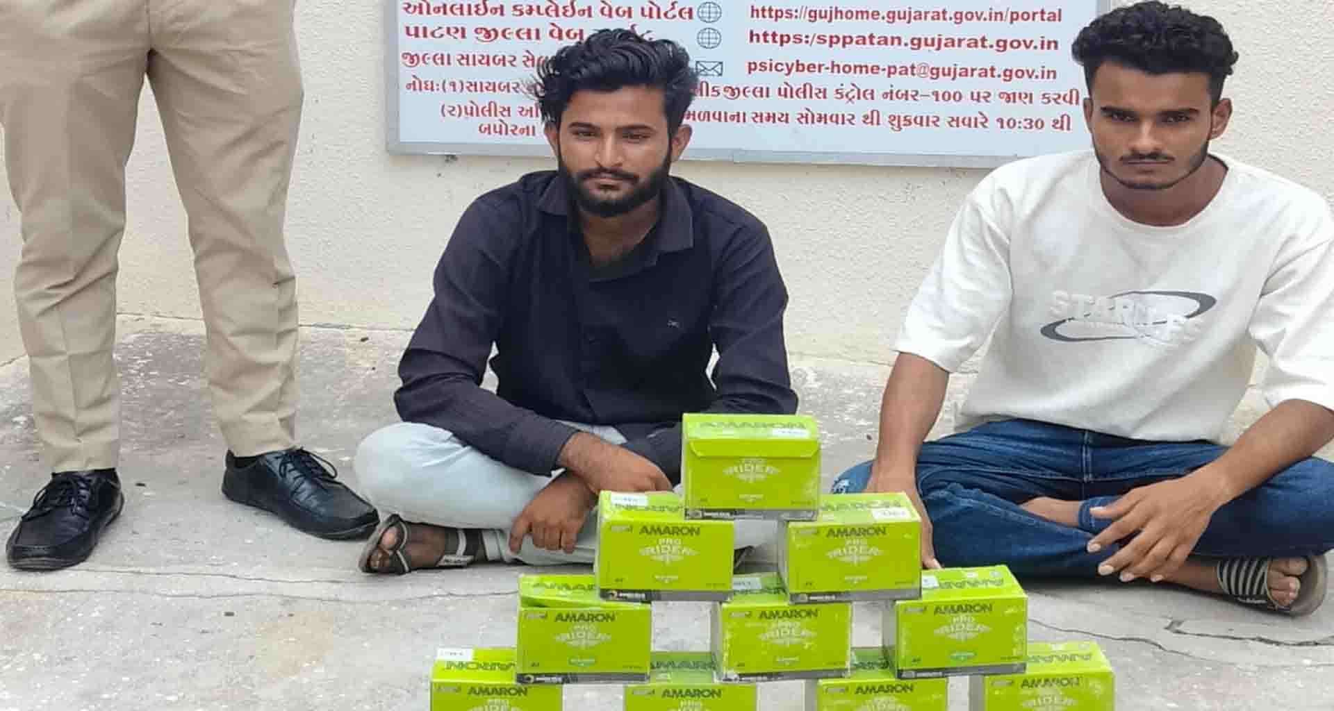 બીલો વગરના મોટરસાયકલની બેટરીઓ સાથે બે ઈસમોને પકડી પાડતી સમી પોલીસ