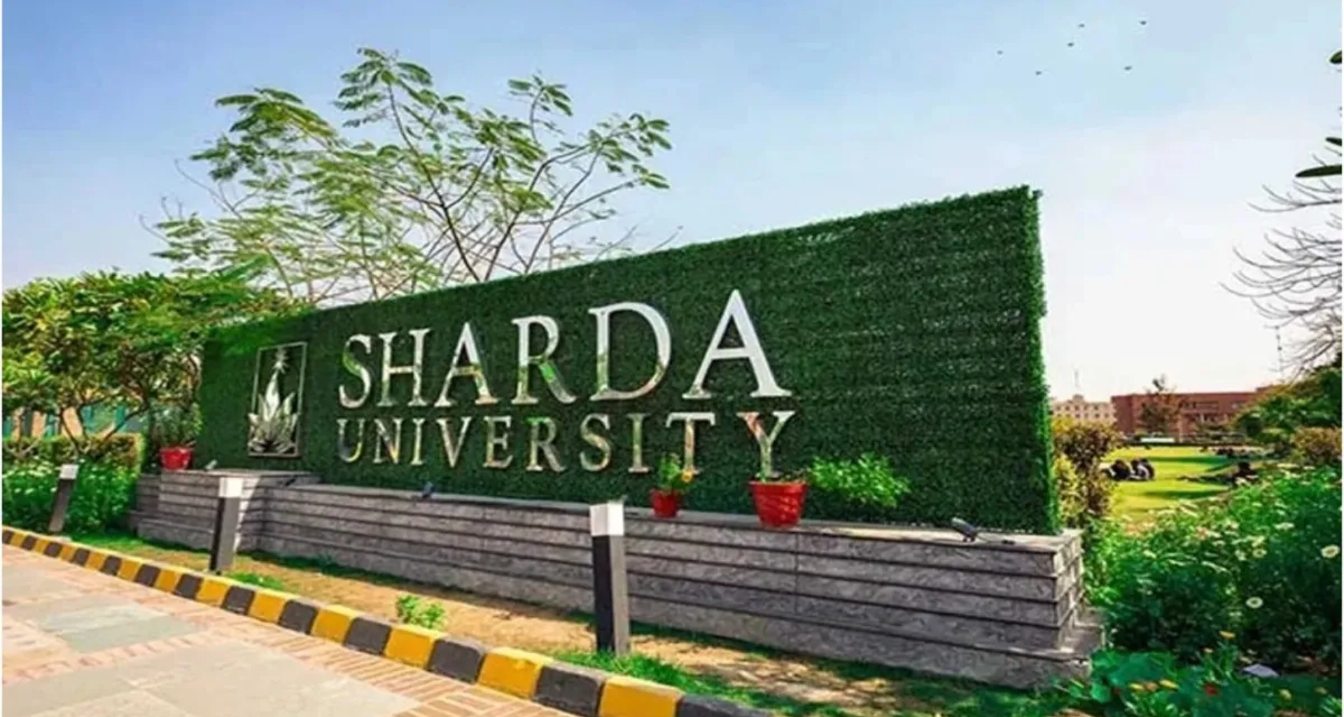 શારદા યુનિવર્સિટીના ડીન અને અન્ય 4 પ્રોફેસરોને સસ્પેન્ડ કરવામાં આવ્યા