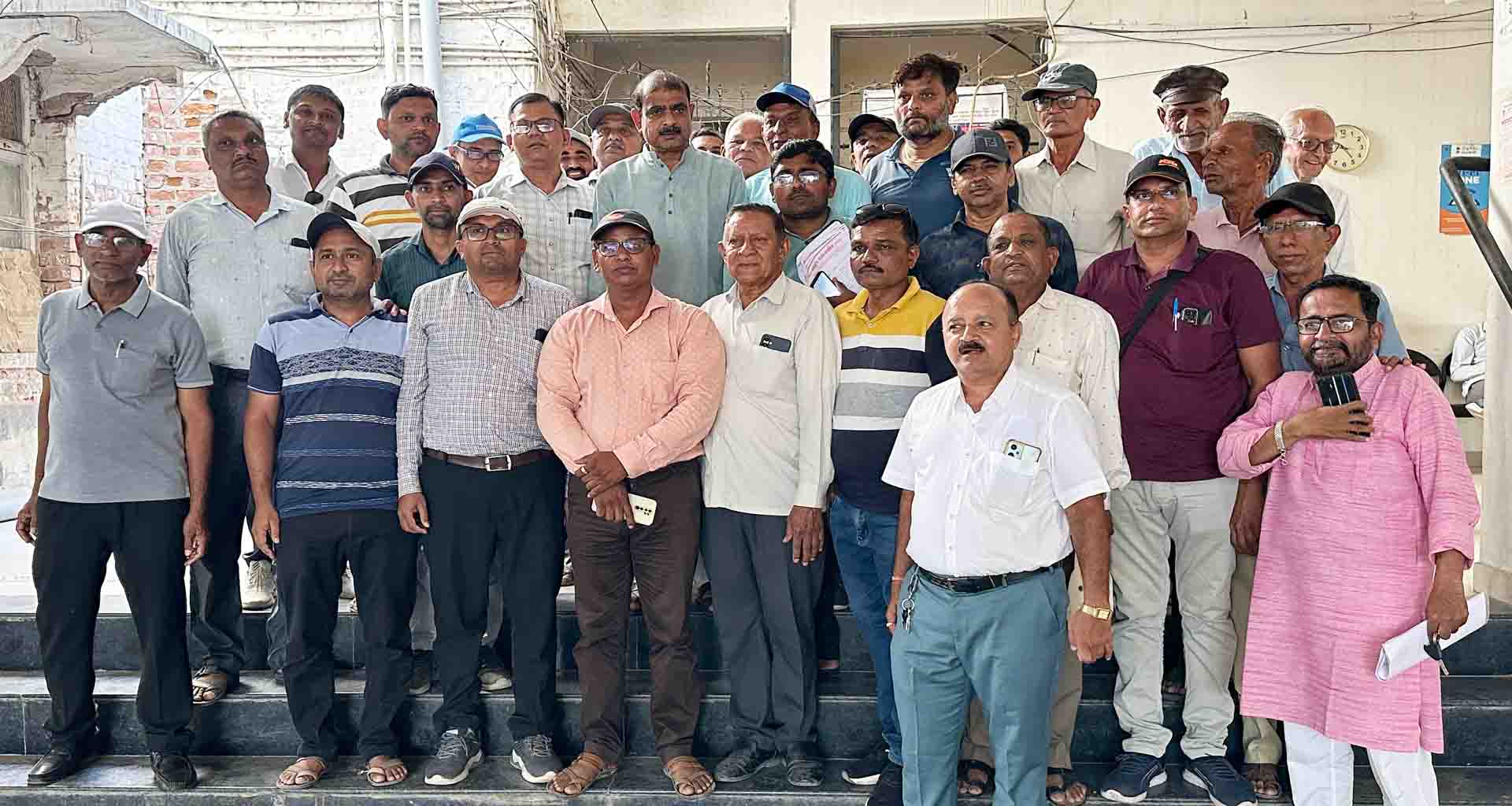 પાટણની આયુષ ટાઉનશિપમાં જનભાગીદારી છતાં સીસી રોડનું કામ શરૂ નહીં કરાતાં રહીશોમાં રોષ