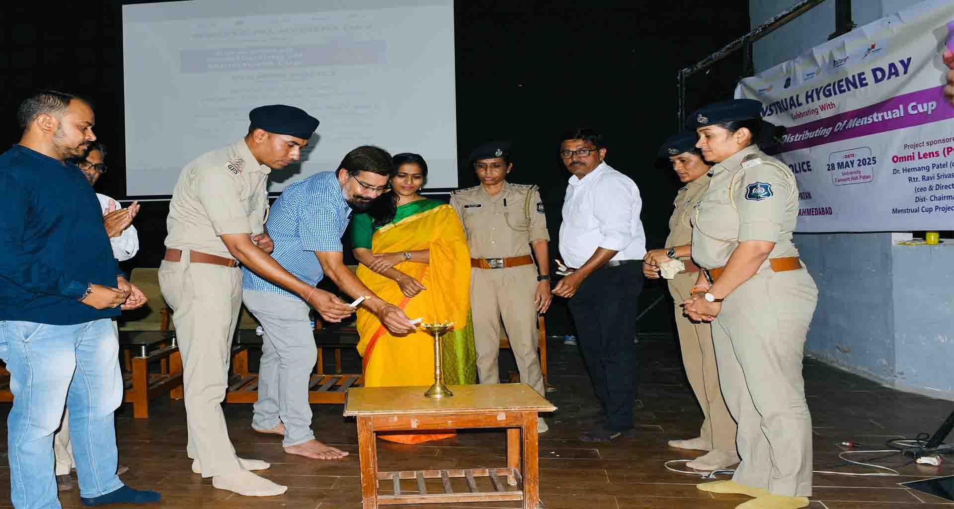 રોટરી ક્લબ પાટણ અને જિલ્લા પોલીસ દ્વારા મેન્સ્ટ્રુઅલ હાઇજીન ડે ની ઉજવણી કરવામાં આવી.
