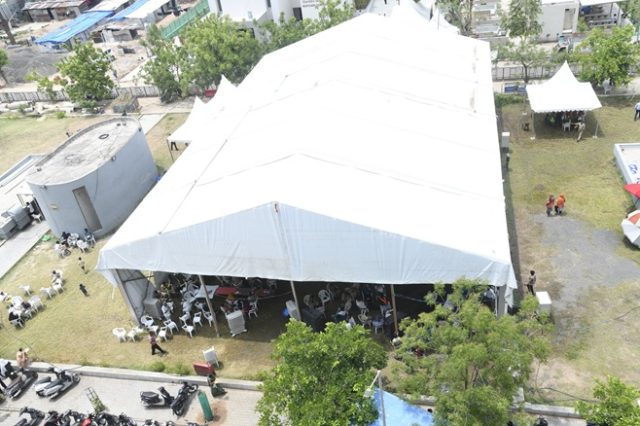 એર ઈન્ડિયા પ્લેન ક્રેશ; પરિવારજનો માટે બેસવા અને પ્રતીક્ષા માટે તંત્ર દ્વારા કરવામાં આવી છે વિશાળ ડોમની વ્યવસ્થા