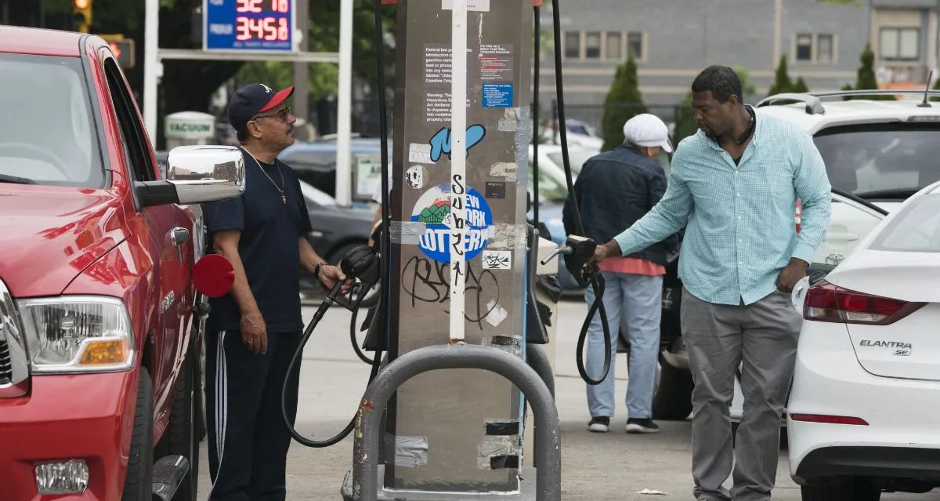 ખાડી દેશોમાં વધતા તણાવ વચ્ચે અમેરિકામાં રાતોરાત પેટ્રોલના ભાવમાં વધારો થયો
