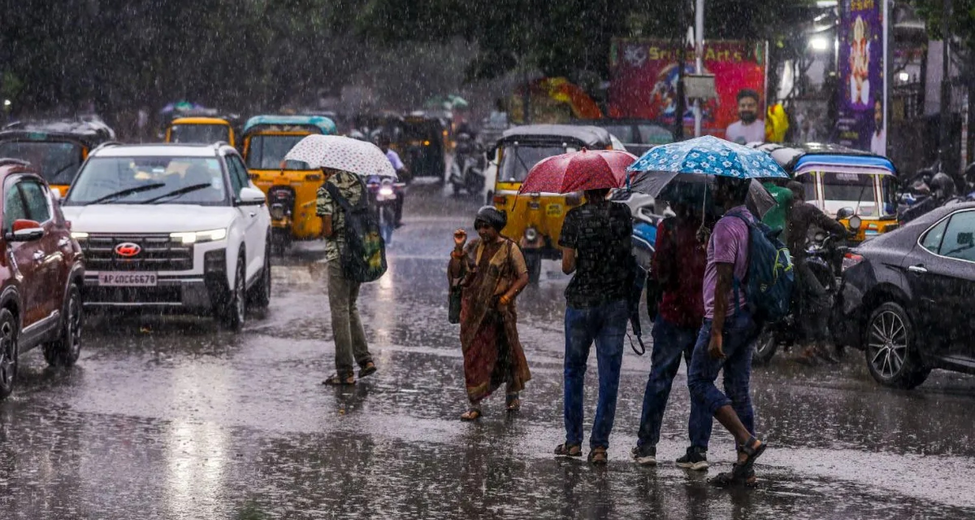રાજ્યોમાં ભારે વરસાદની ચેતવણી, ઘણી જગ્યાએ પૂર જેવી સ્થિતિ