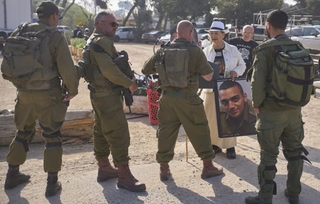 ડોનાલ્ડ ટ્રમ્પના રાજદૂતે પુષ્ટિ આપી છે કે, હમાસ ગાઝામાં છેલ્લા જીવિત યુએસ બંધક એડન એલેક્ઝાંડરને મુક્ત કરવા સંમત થયા