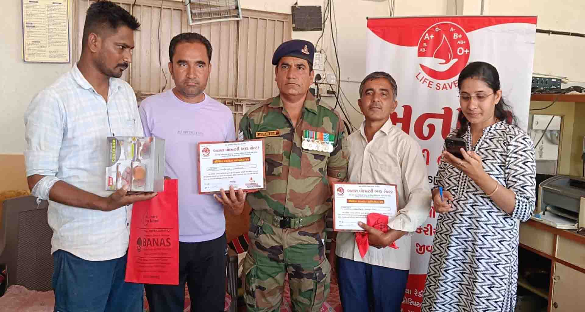 દેશભક્તિનું અનોખું ઉદાહરણ પૂરું પાડતું રૂપપુરા ગામ; 100 બોટલ રક્ત એકત્ર કરતા ગ્રામજનો