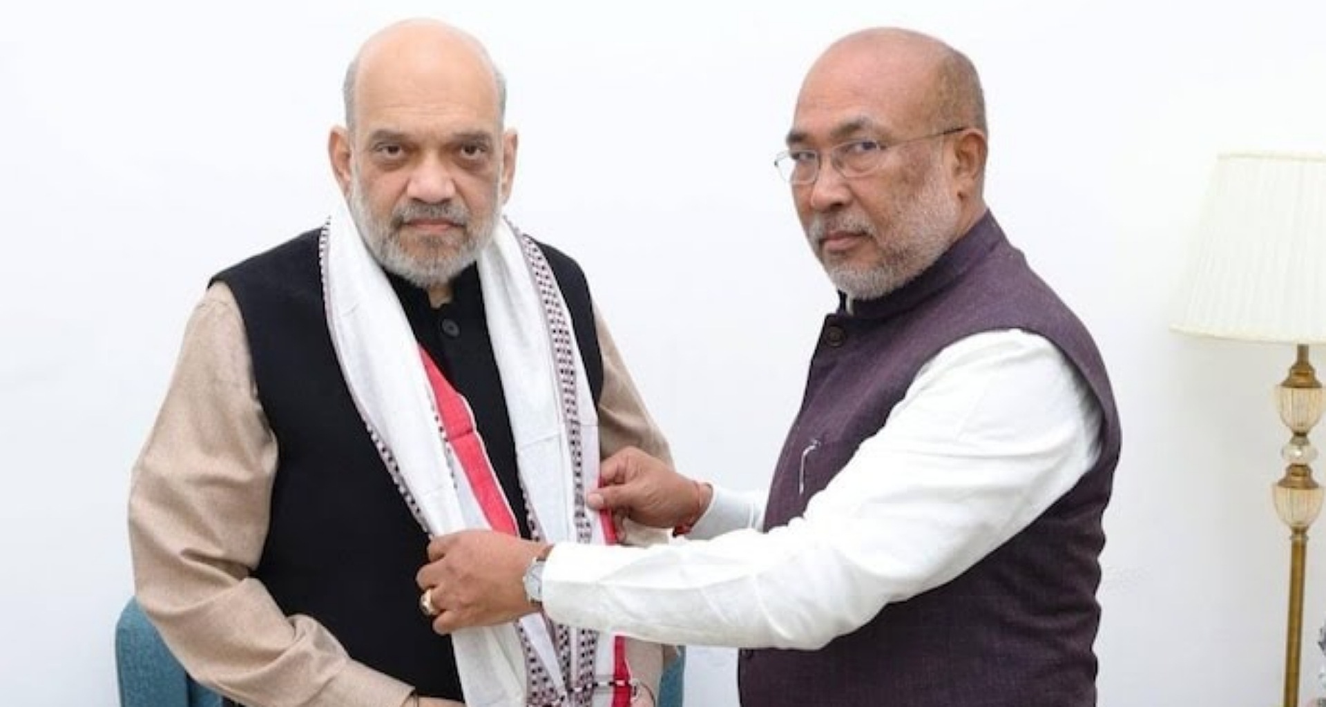 મણિપુરના ધારાસભ્યોએ 'લોકપ્રિય' સરકારની પુનઃસ્થાપનાની માંગ કરી