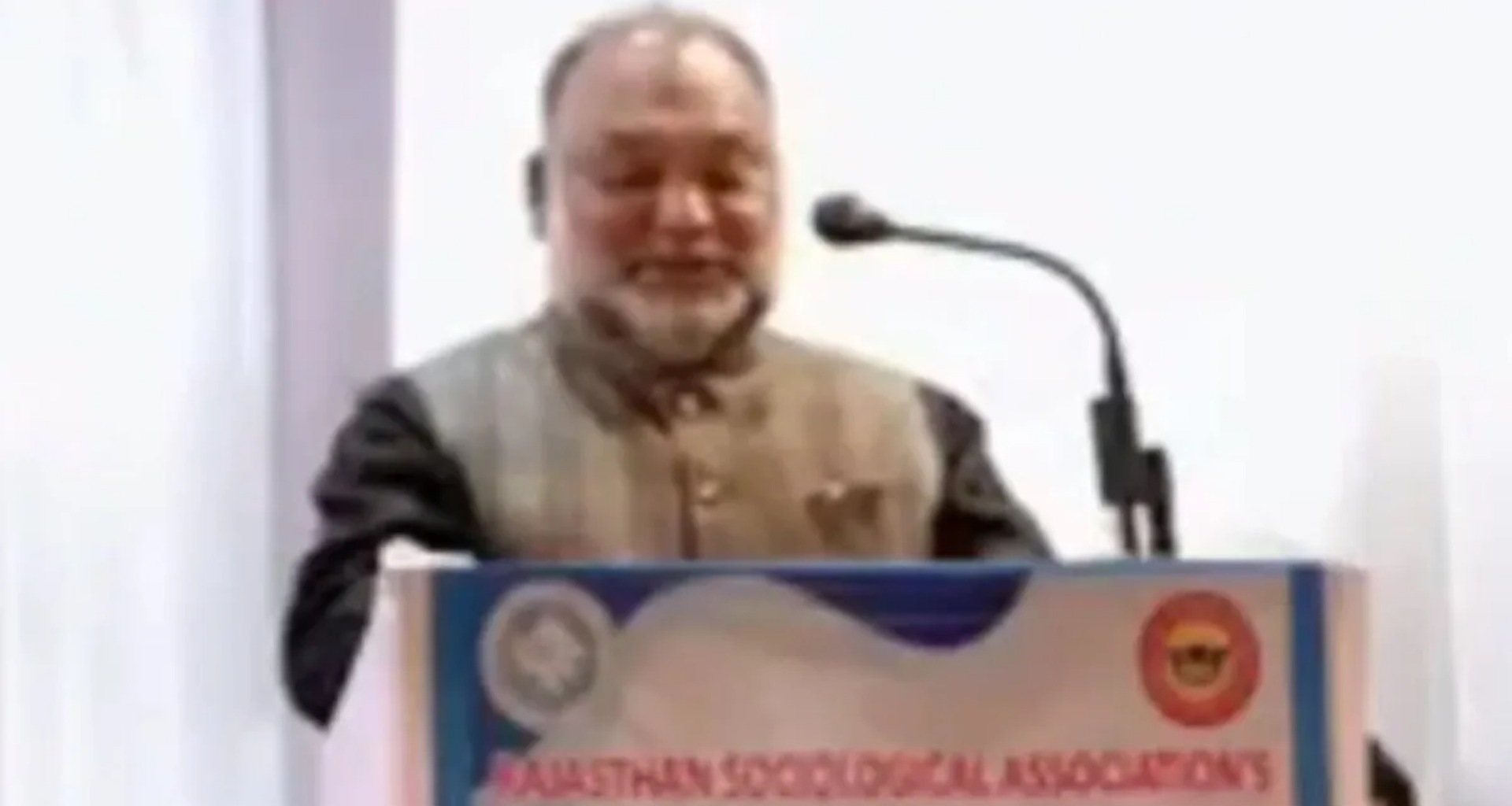 પાકિસ્તાન આપણો મોટો ભાઈ છે, આપણાથી 12 કલાક મોટો છે," અજમેર કોલેજના પ્રિન્સિપાલના નિવેદનથી હોબાળો