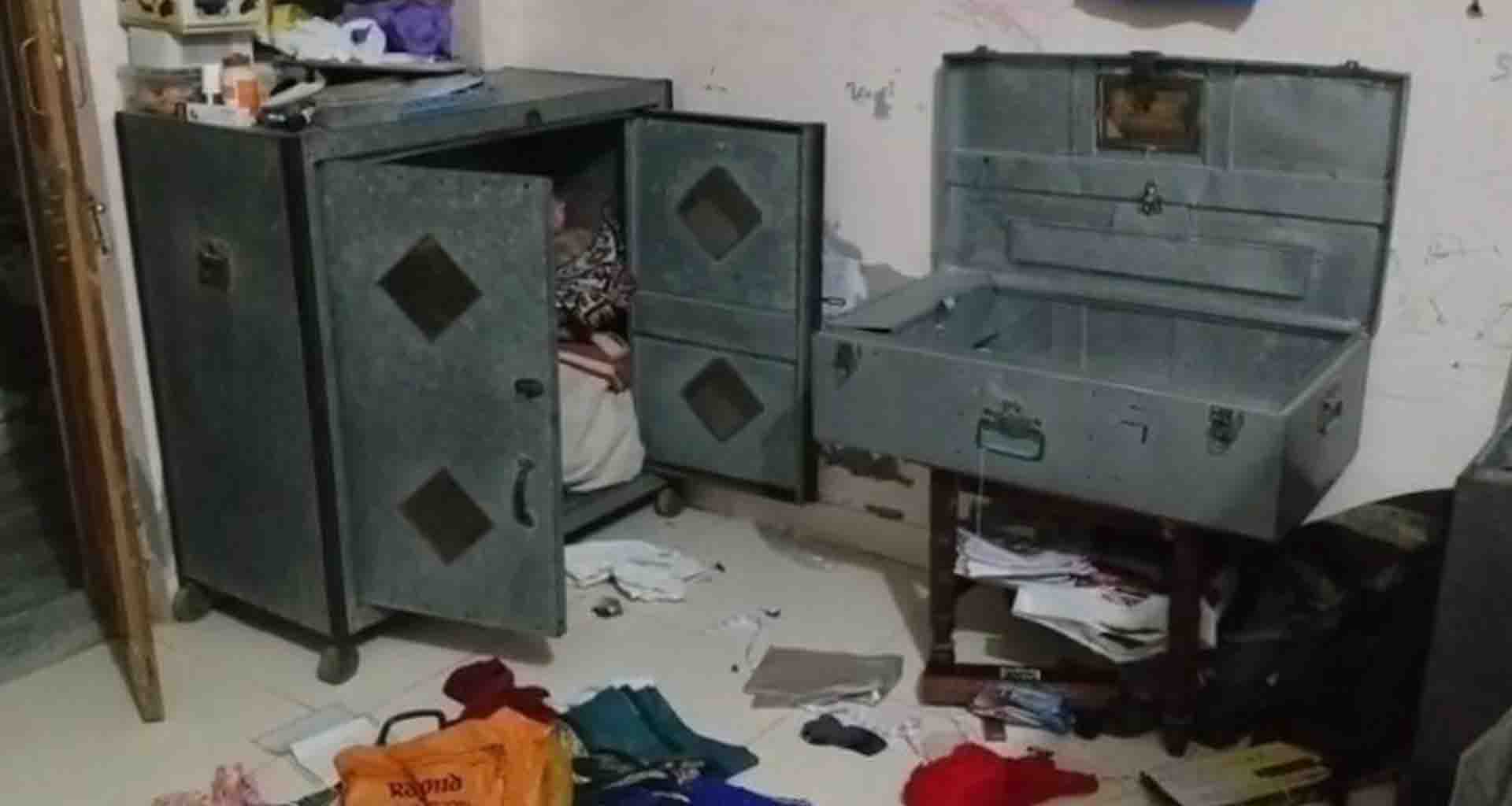 ધાનેરા; સામાજિક પ્રસંગમાં ગયેલા શિક્ષકના મકાનમાં તસ્કરોનો હાથફેરો, 1.48 લાખની ચોરી