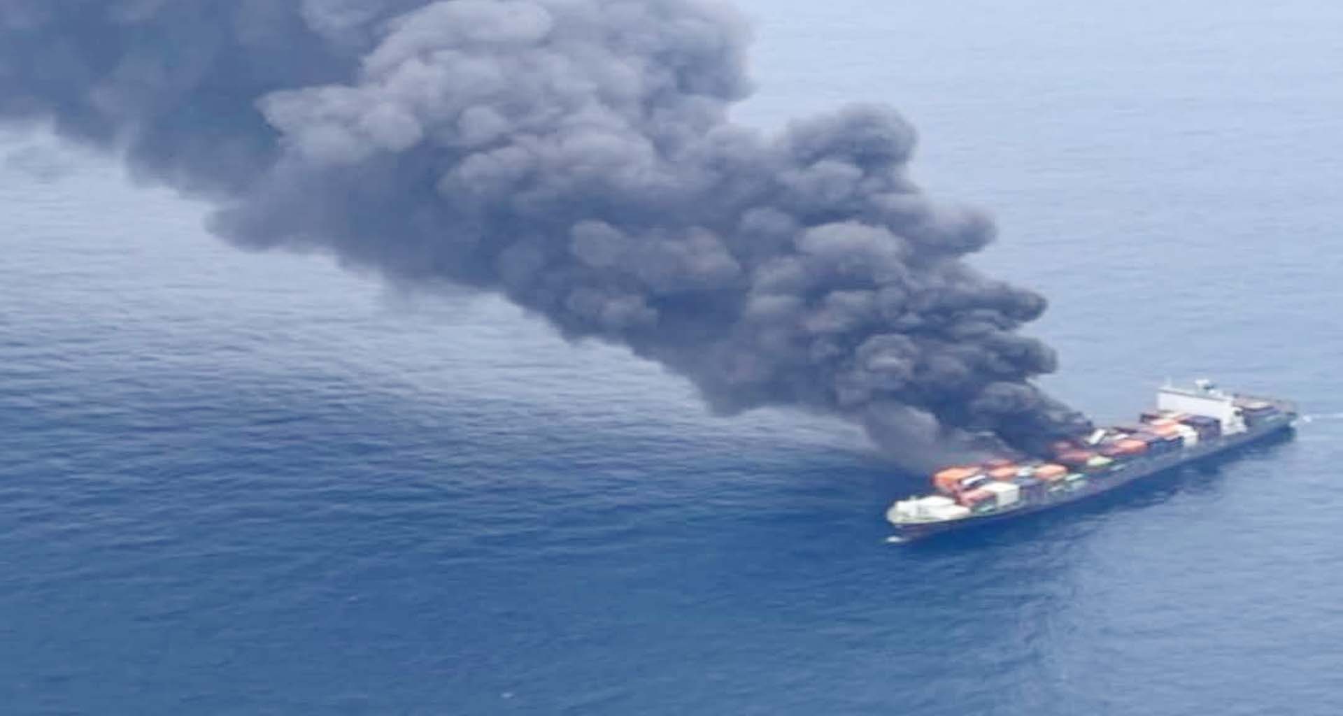 કેરળના દરિયાકિનારે સિંગાપોરના કન્ટેનર જહાજમાં આગ લાગી : હવાઈ સર્વેક્ષણ શરૂ