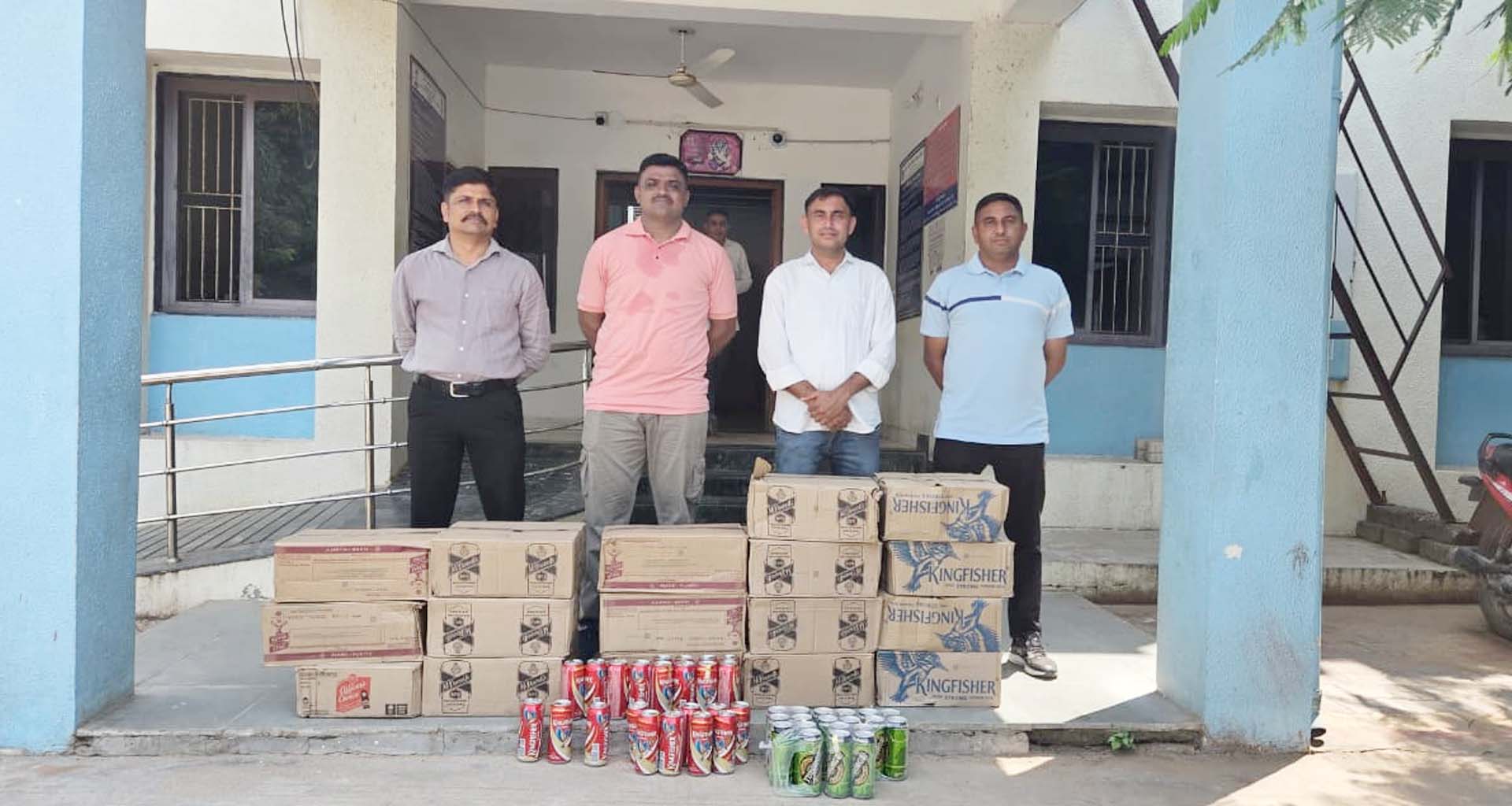 ડીસામાં એલ.સી.બી.નો સપાટો : કારમાંથી રૂ.૭.૨૨ લાખનો વિદેશી દારૂ ઝડપાયો