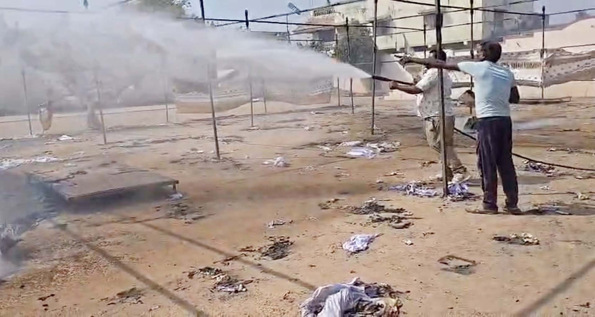 ડીસામાં લગ્ન પ્રસંગે વાડીમાં આગ ભભૂકી ઉઠતા નાસભાગ સર્જાઈ