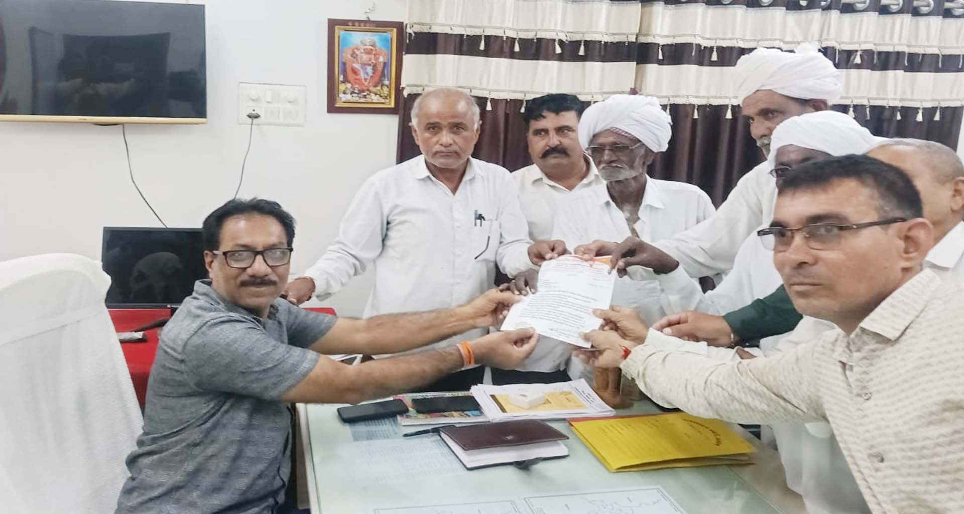 કાંકરેજ તાલુકા ભારતીય કિસાન સંઘ દ્વારા આવેદન પત્ર આપવામાં આવ્યું