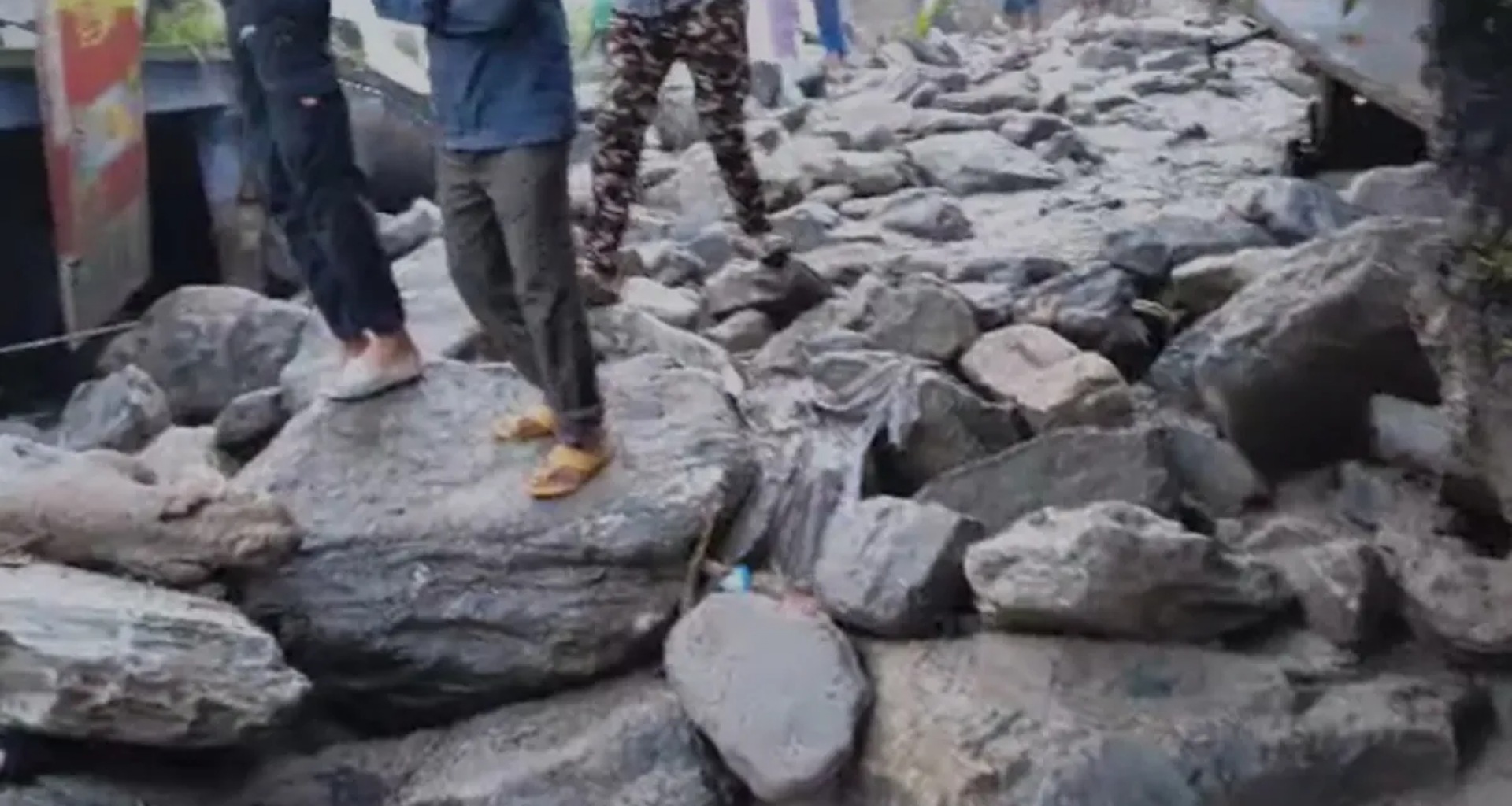 ઉત્તરાખંડના ચમોલીમાં ફરી તબાહી, વાદળ ફાટવાથી પૂર, કાટમાળ નીચે દટાયેલા ઘરો, અરાજકતાનો માહોલ