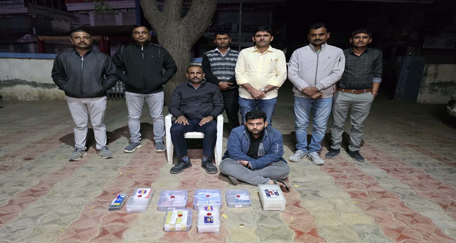 દિયોદરમાં SOG પોલીસે મેડિકલમાં જથ્થો ઝડપ્યો