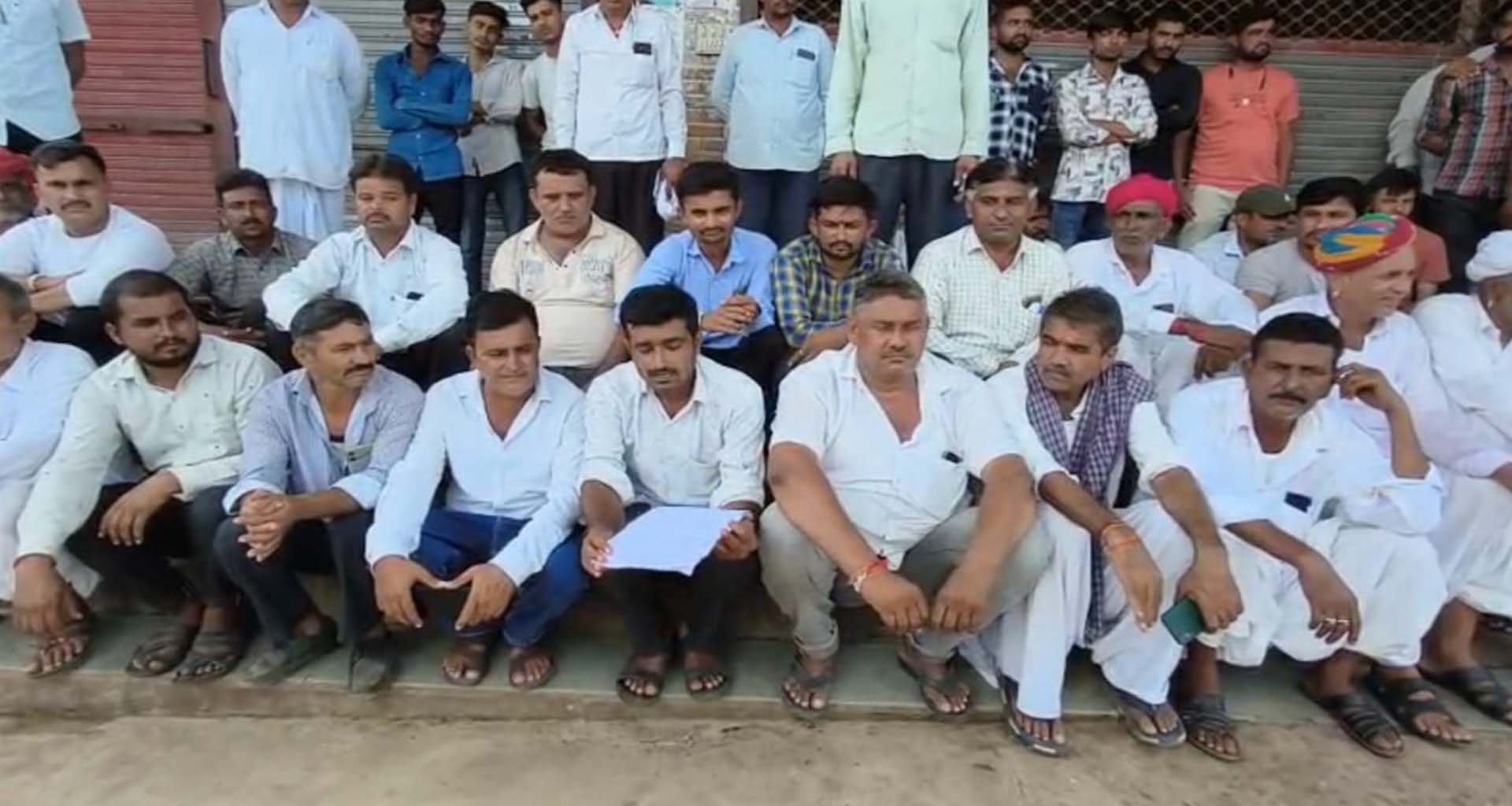 ડીસાના શેરપુરા દૂધ મંડળીમાં સભામાં પશુપાલકોનો હોબાળો : સભા ફરી યોજવાની માંગ કરી