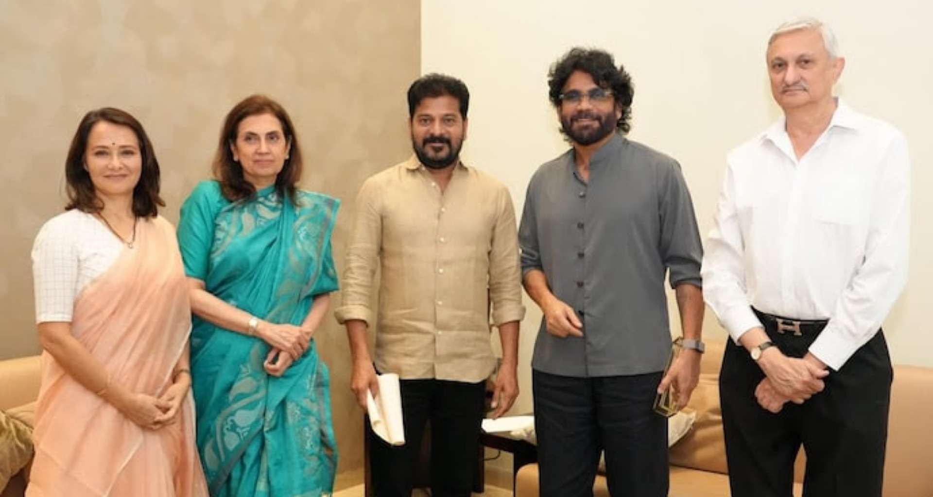 નાગાર્જુને રેવન્ત રેડ્ડીને નાના પુત્ર અખિલ અક્કીનેની-ઝૈનબના લગ્નમાં આમંત્રણ આપ્યું