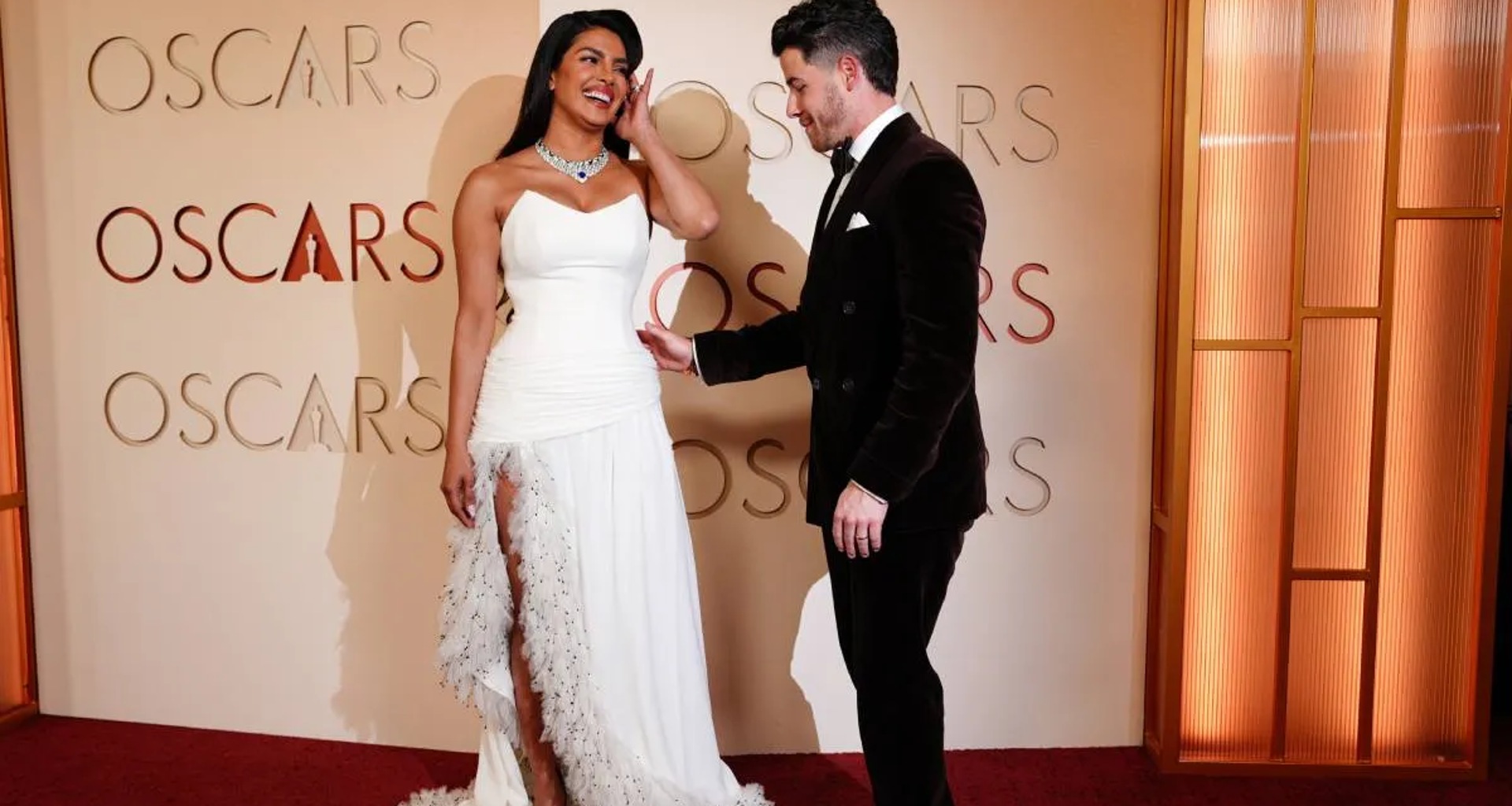 ઓસ્કાર 2026: દેશી ગર્લ પ્રિયંકા ચોપરાનો જાદુ સફેદ સ્ટ્રેપલેસ ગાઉનમાં ચાલ્યો નહીં