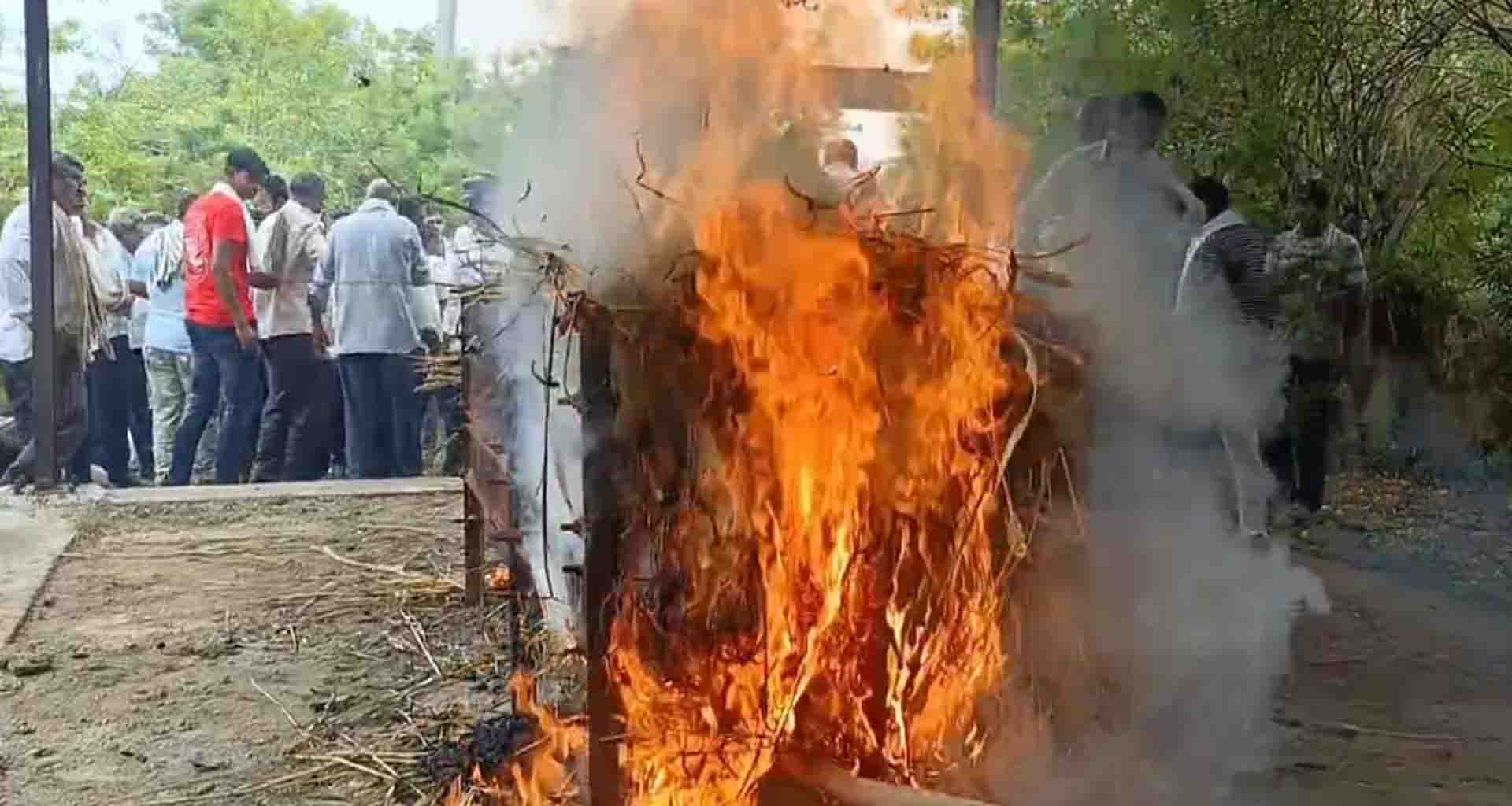 પ્લેન દુર્ઘટનામાં મૃત્યુ પામેલી બ્રાહ્મણવાડાની પુત્રવધુની લાશને ડીએનએ ટેસ્ટ બાદ પરિવારજનોને સોંપાઈ