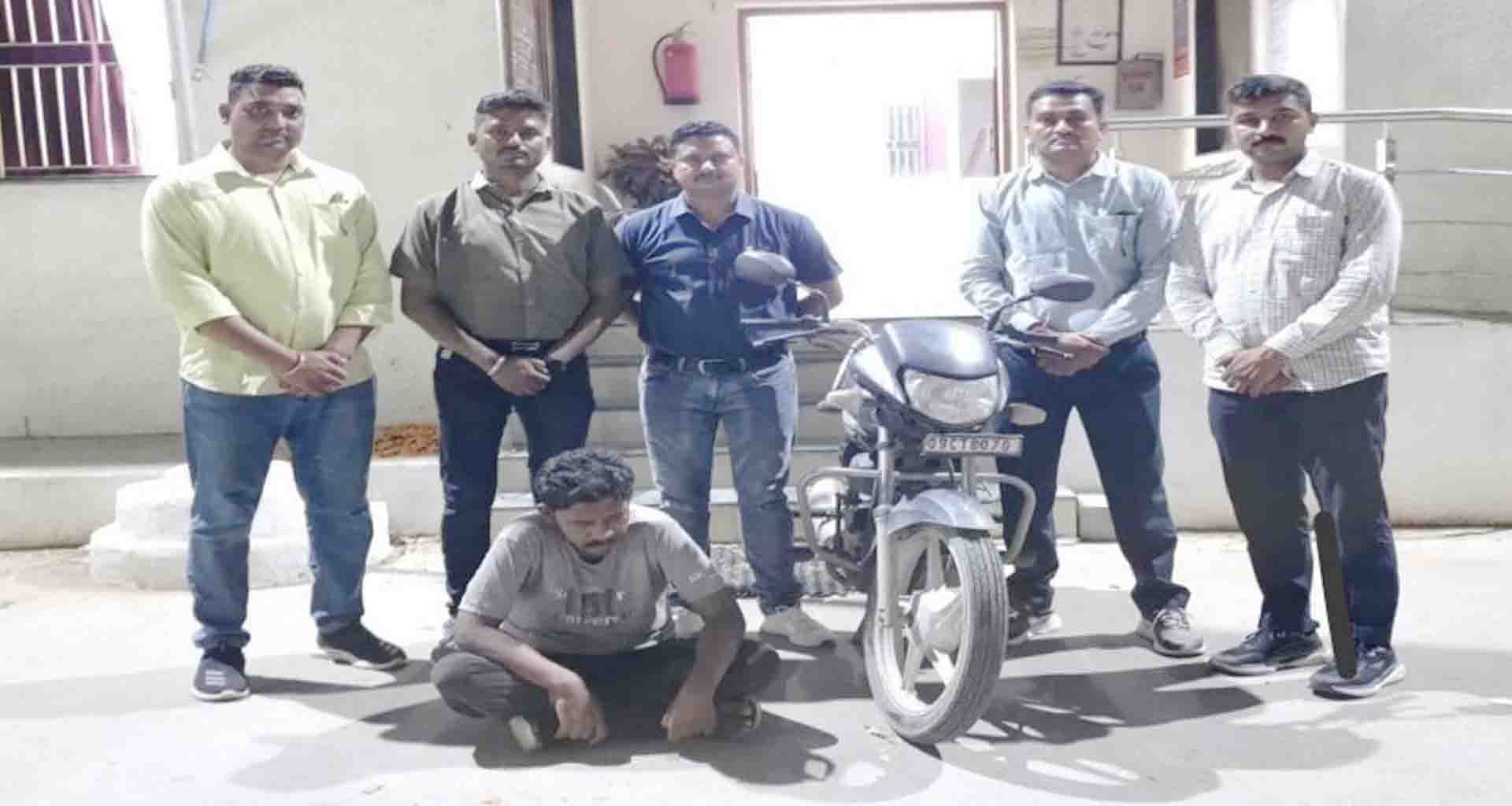 સાબરકાંઠા; ચોરીના બાઈક સાથે એકની અટકાયત અગાઉ પણ સાત ગુનામાં પકડાયો હતો