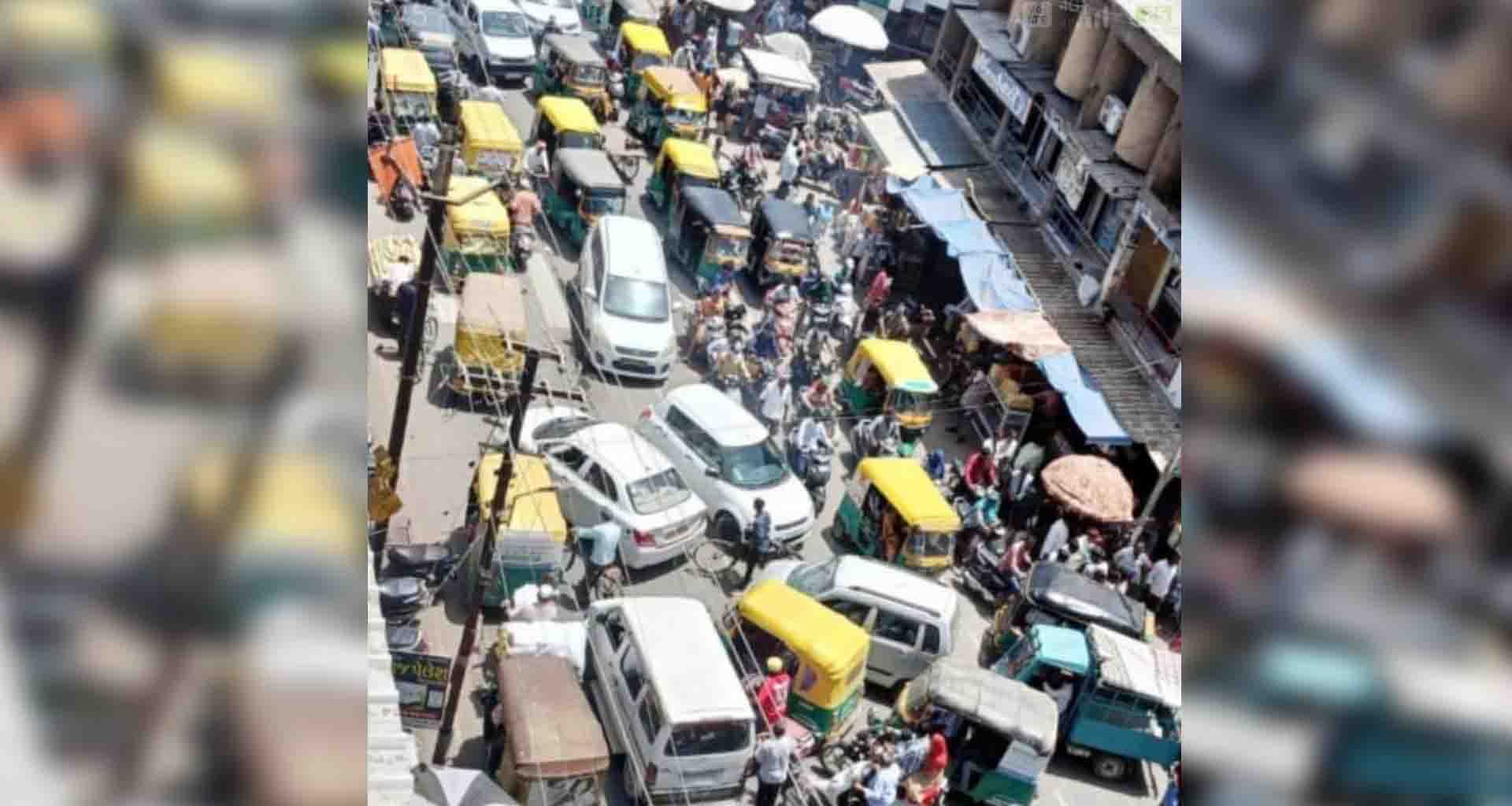 પોલીસ અને પાલિકા તંત્રની નિષ્ક્રિયતા ને કારણે પાટણમાં સજૉતિ ટ્રાફિક સમસ્યા