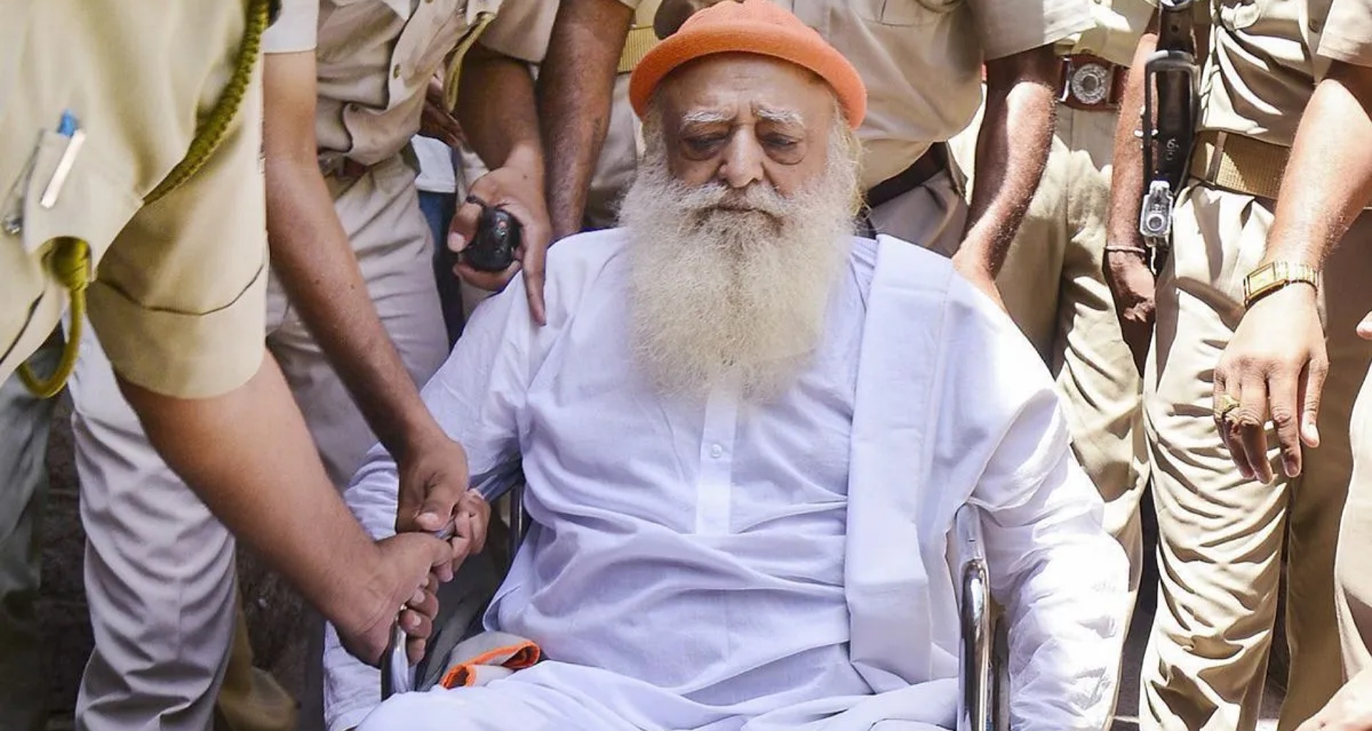 બળાત્કારના કેસમાં આજીવન કેદની સજા ભોગવી રહેલા આસારામને હાઈકોર્ટે વચગાળાના જામીન આપ્યા